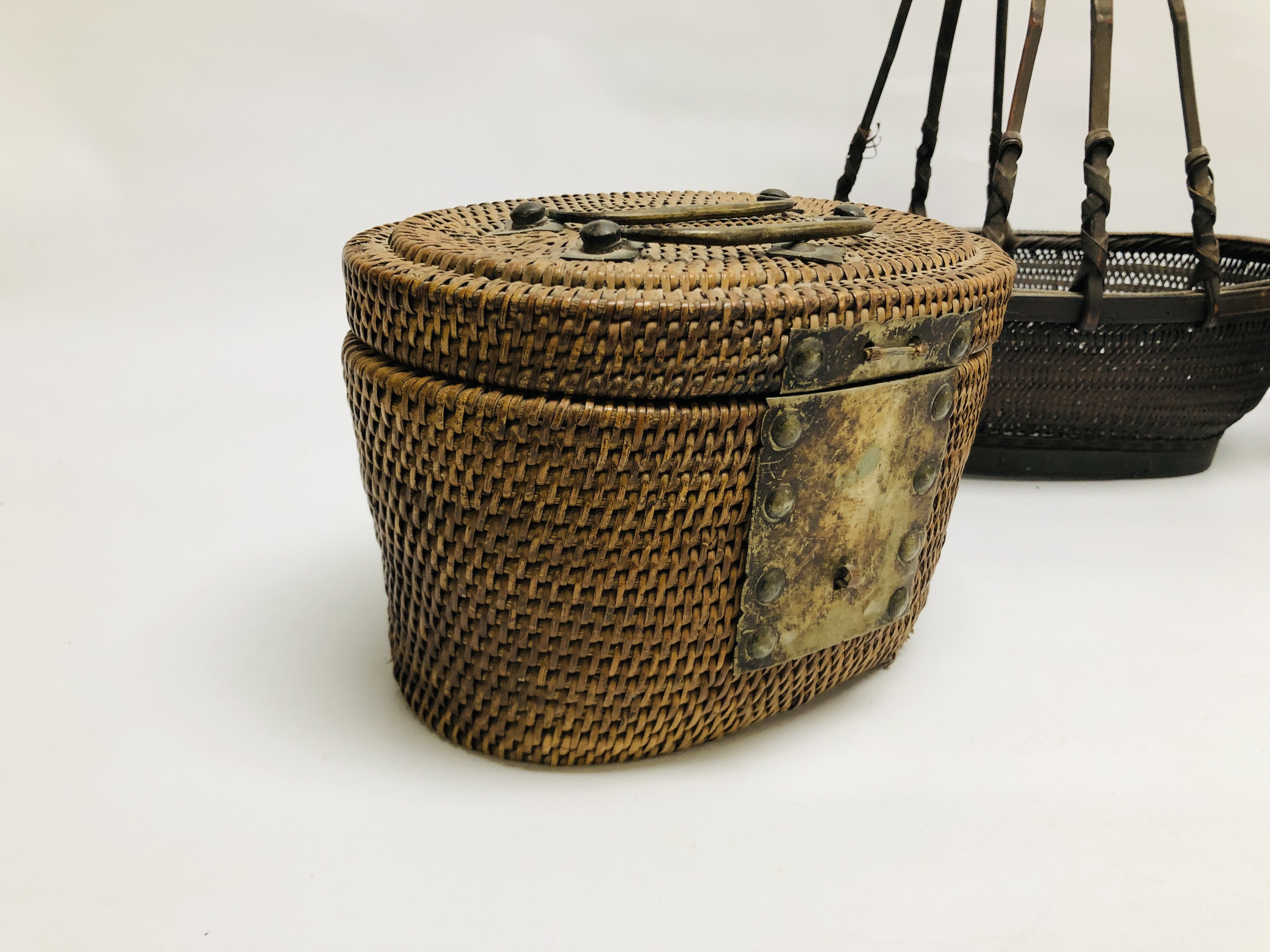 A VINTAGE WOVEN BAMBOO BASKET ALONG WITH A WOVEN WICKER TEA BASKET, METAL WORK HANDLES, - Image 6 of 9