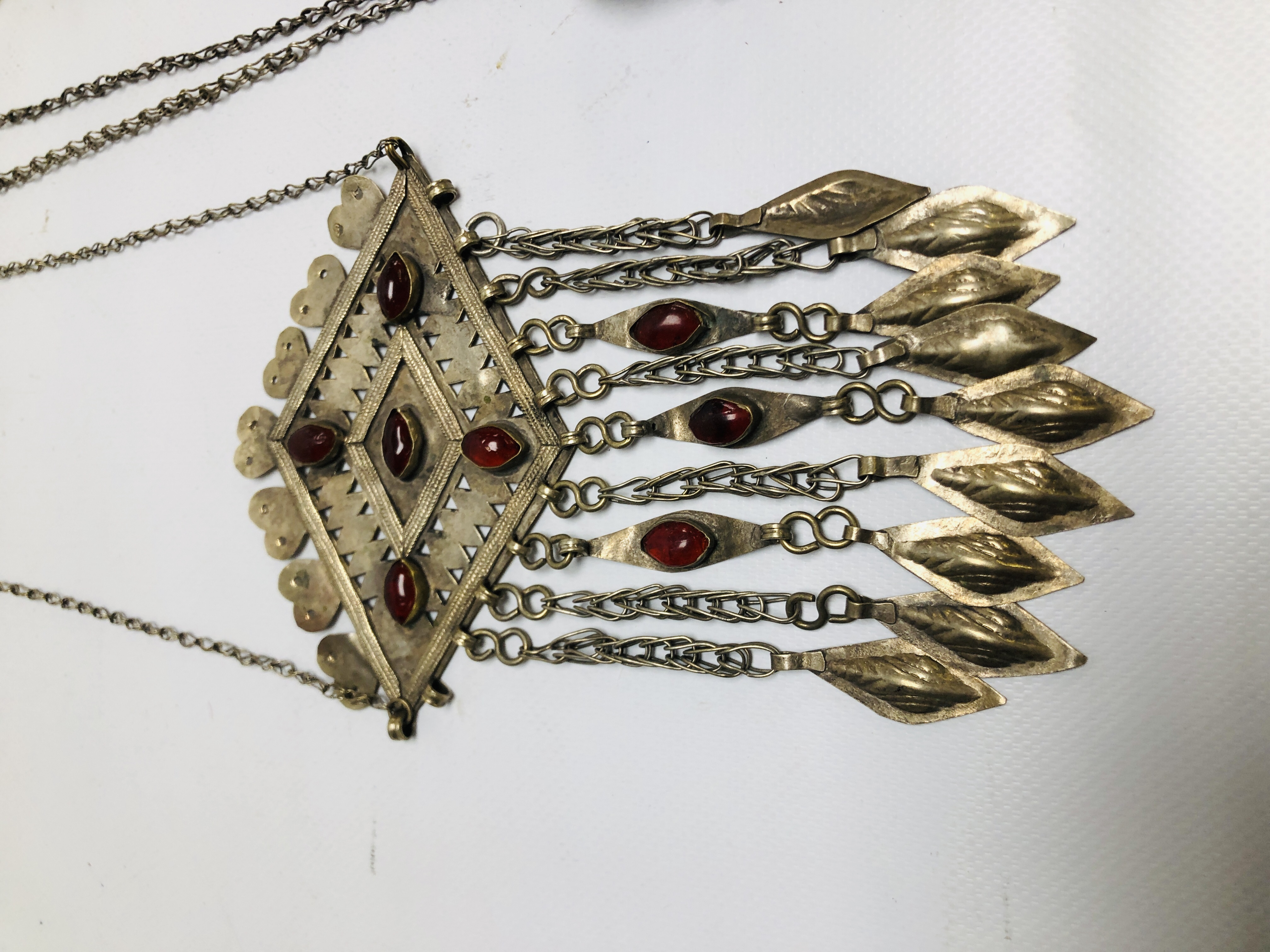 A GROUP OF 6 ASSORTED EASTERN STYLE WHITE METAL PENDANT NECKLACES TO INCLUDE STONE SET EXAMPLES. - Image 2 of 9