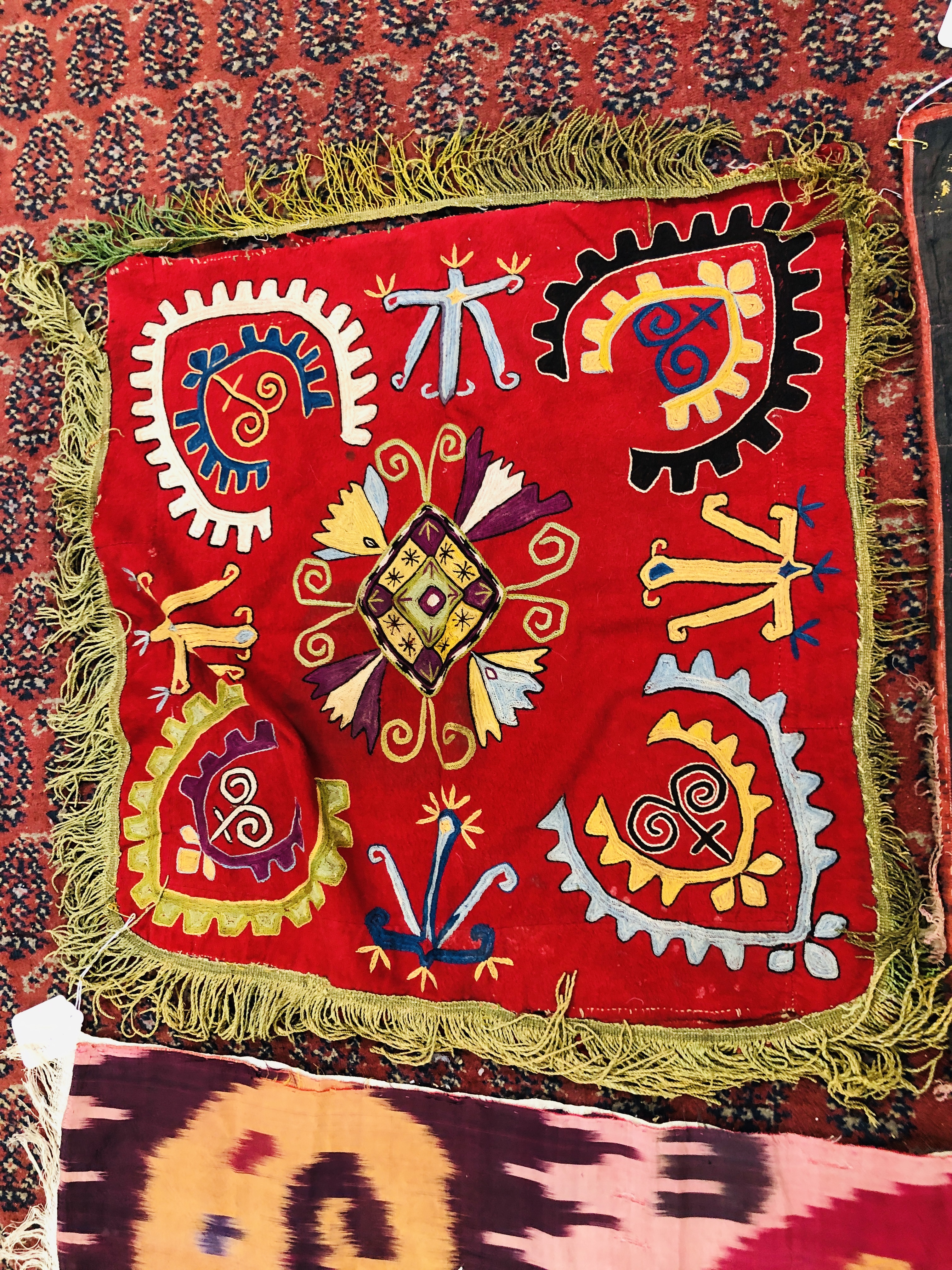 A GROUP OF 7 ASSORTED MAINLY EASTERN HAND CRAFTED NEEDLEWORK PANELS TO INCLUDE SILK AND SHISHA - Image 7 of 21