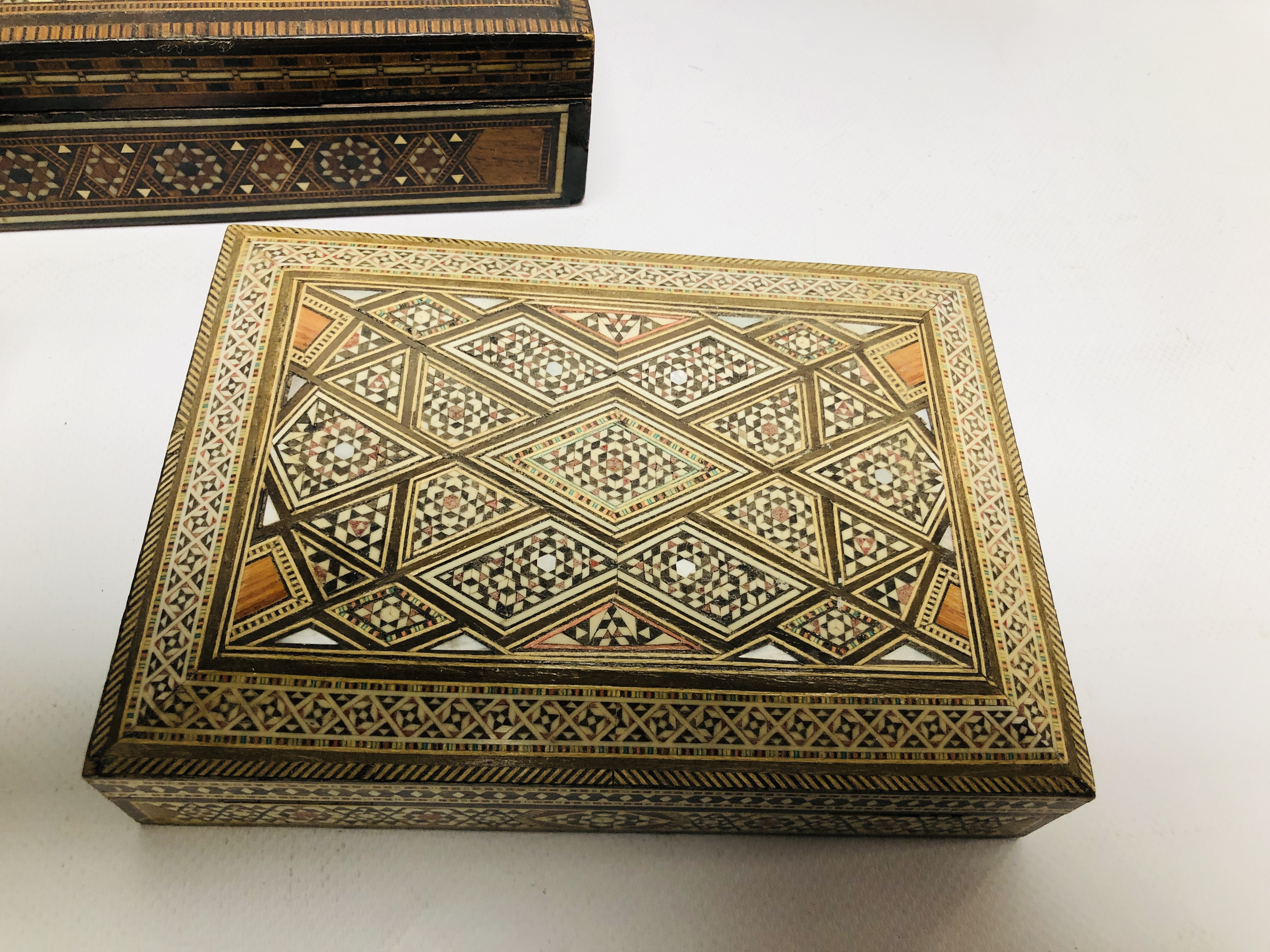 A COLLECTION OF 5 ASSORTED INLAID MARQUETRY BOXES. - Image 2 of 7