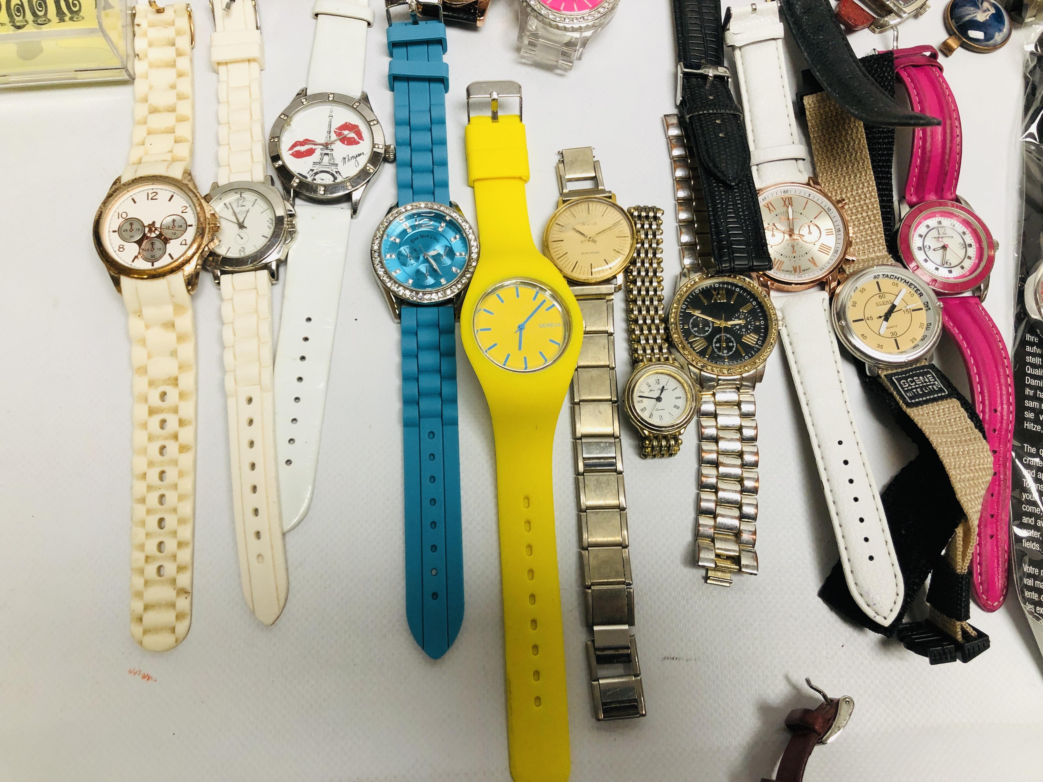 BOX OF ASSORTED WRIST WATCHES TO INCLUDE DESIGNER BRANDED, PULSAR, SEKONDA ETC. - Image 7 of 9