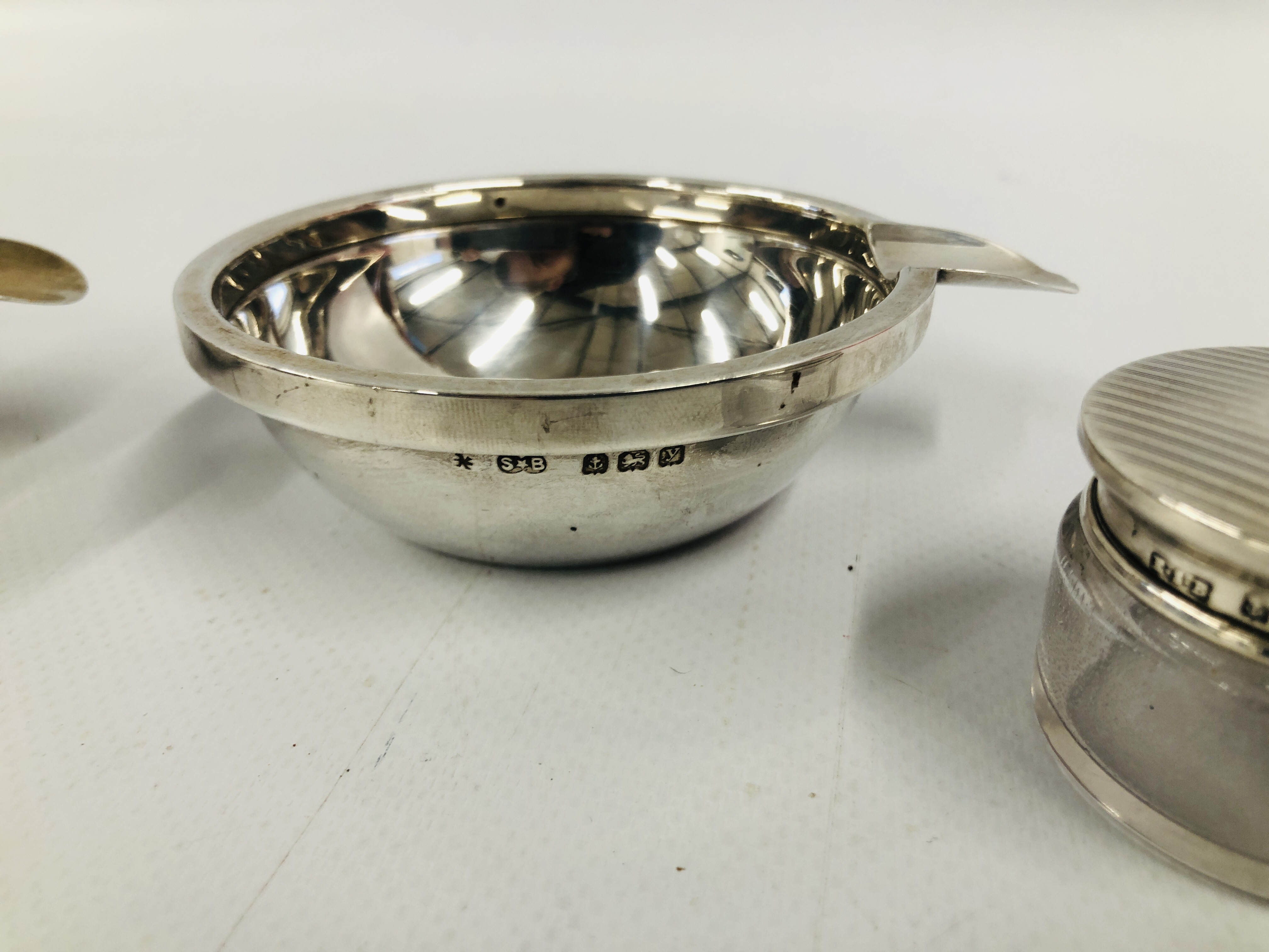 A PAIR OF SILVER WINE TASTERS, BIRMINGHAM ASSAY MAKER S.B. - Image 2 of 11