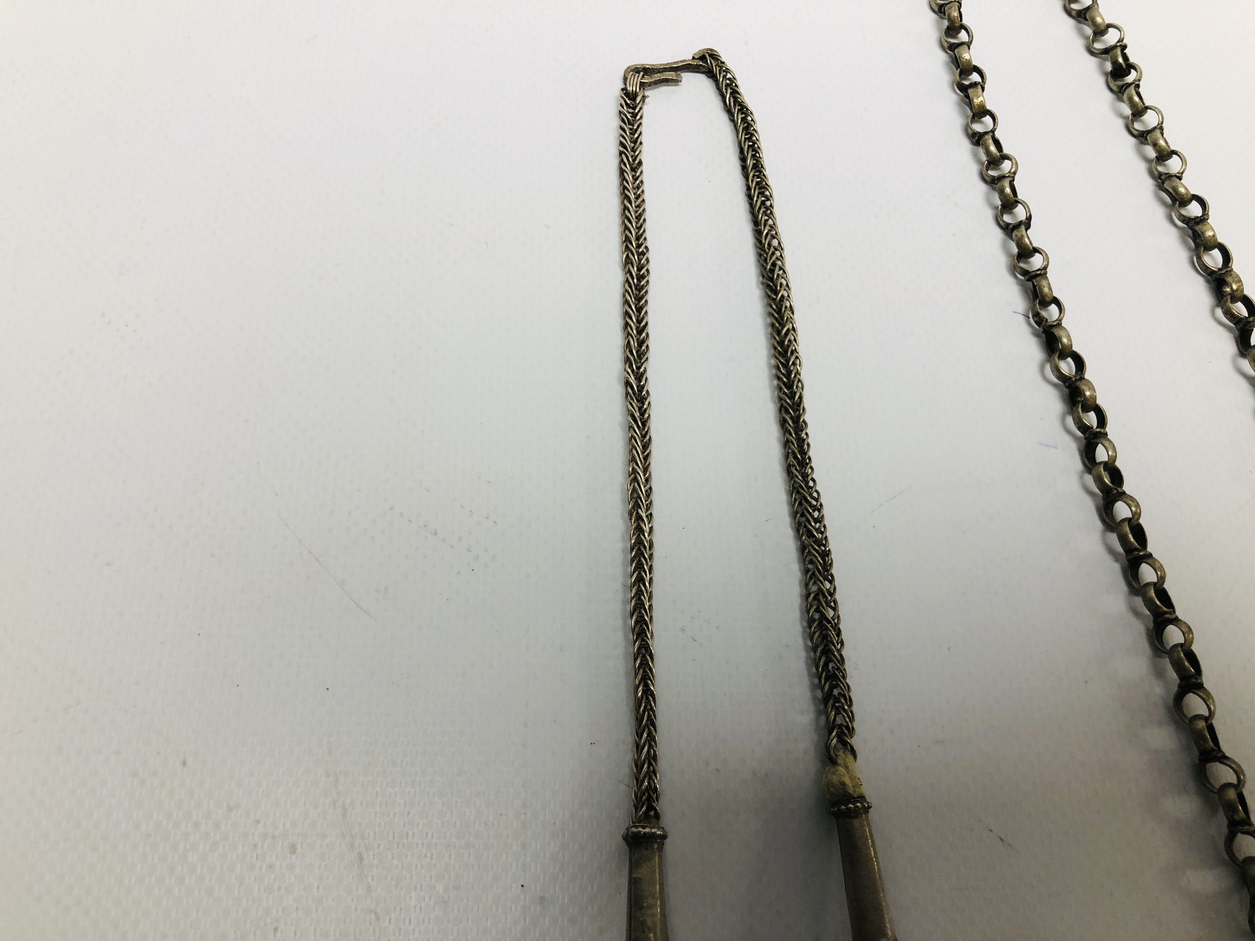 A GROUP OF 4 EASTERN STYLE WHITE METAL NECKLACES. - Image 13 of 15