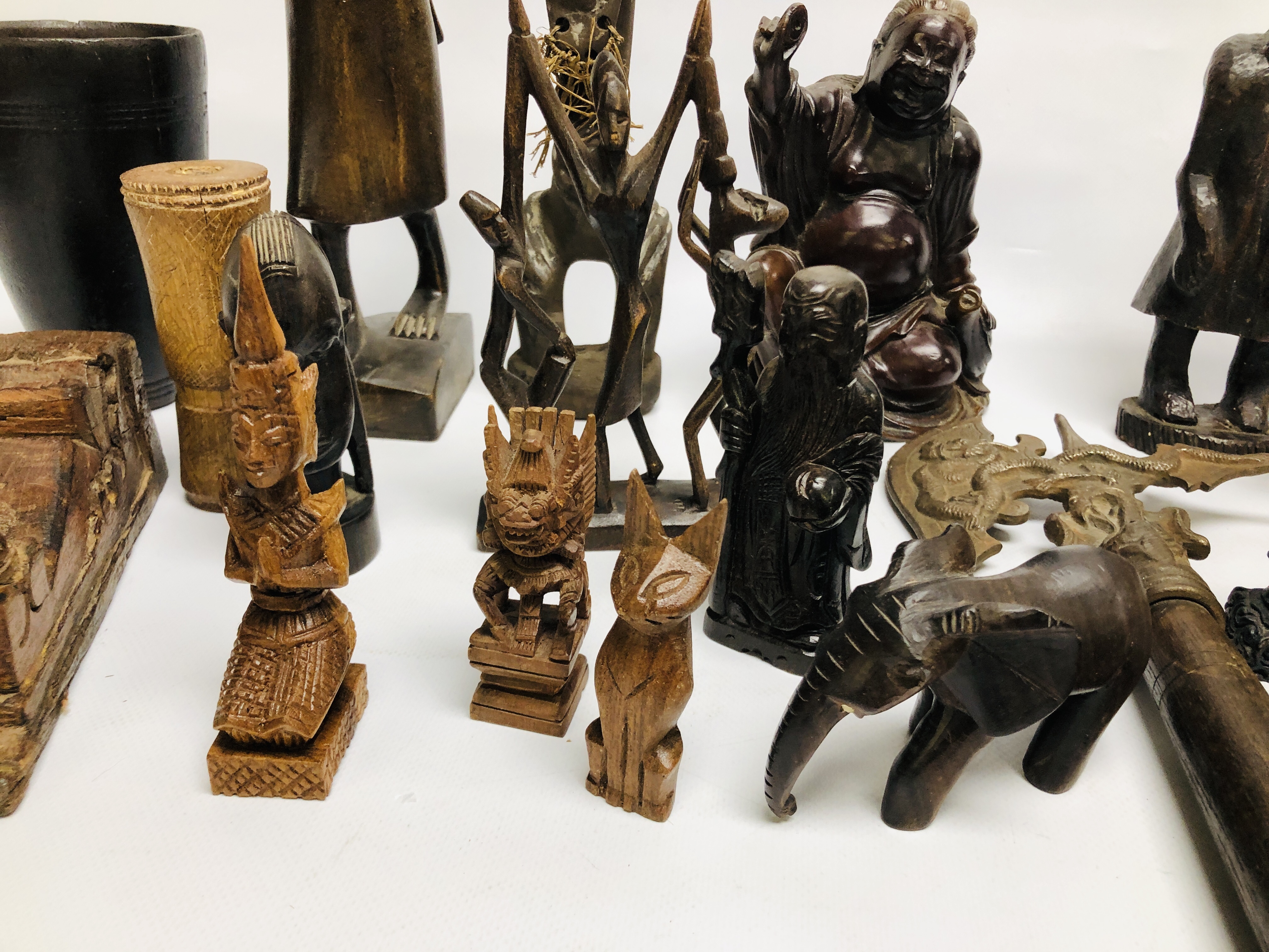 A BOX OF ASSORTED MAINLY HARDWOOD ETHNIC ARTIFACTS COMPRISING OF VARIOUS CARVED FIGURES AND OBJECTS. - Image 5 of 7