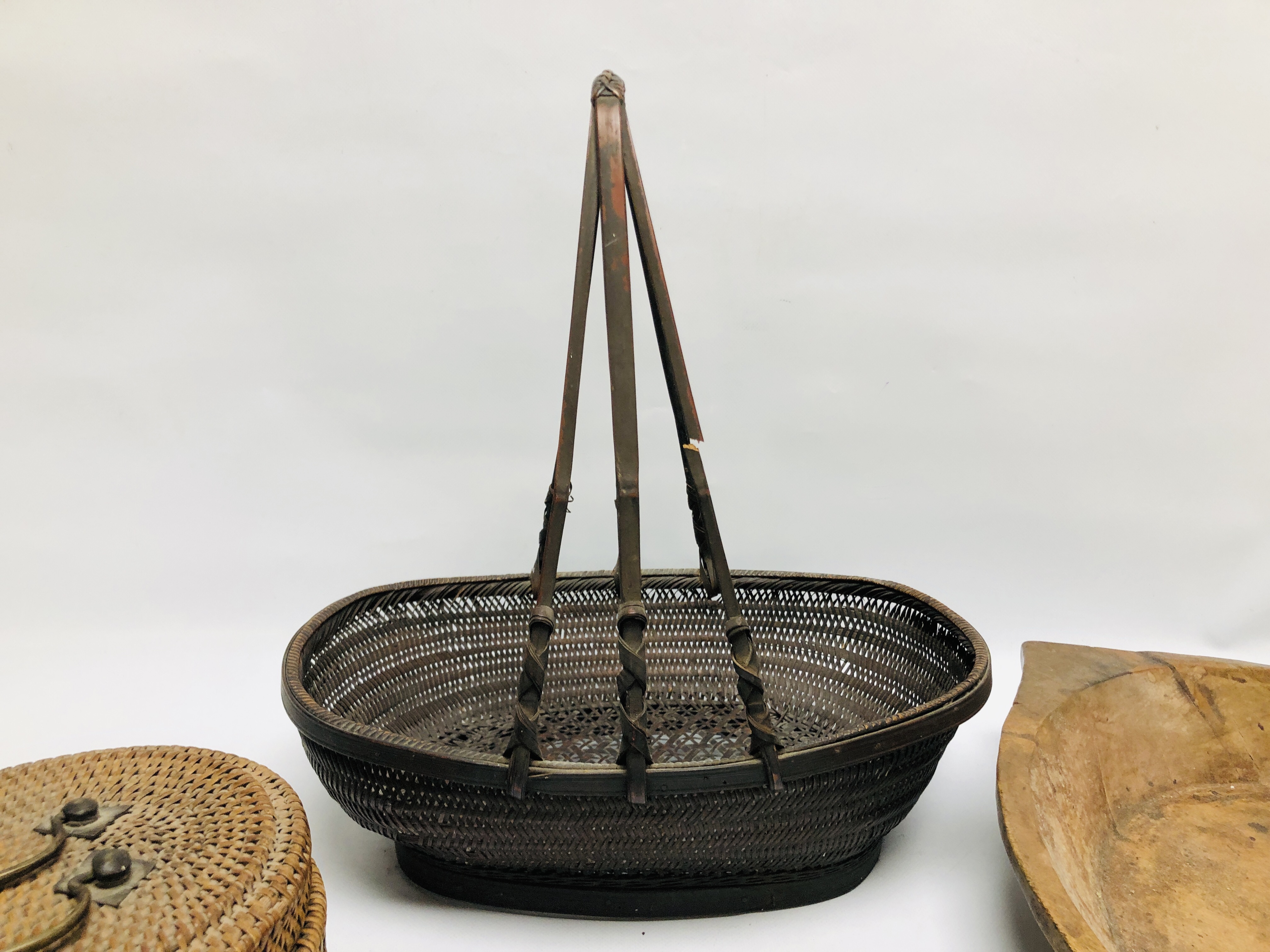 A VINTAGE WOVEN BAMBOO BASKET ALONG WITH A WOVEN WICKER TEA BASKET, METAL WORK HANDLES, - Image 4 of 9