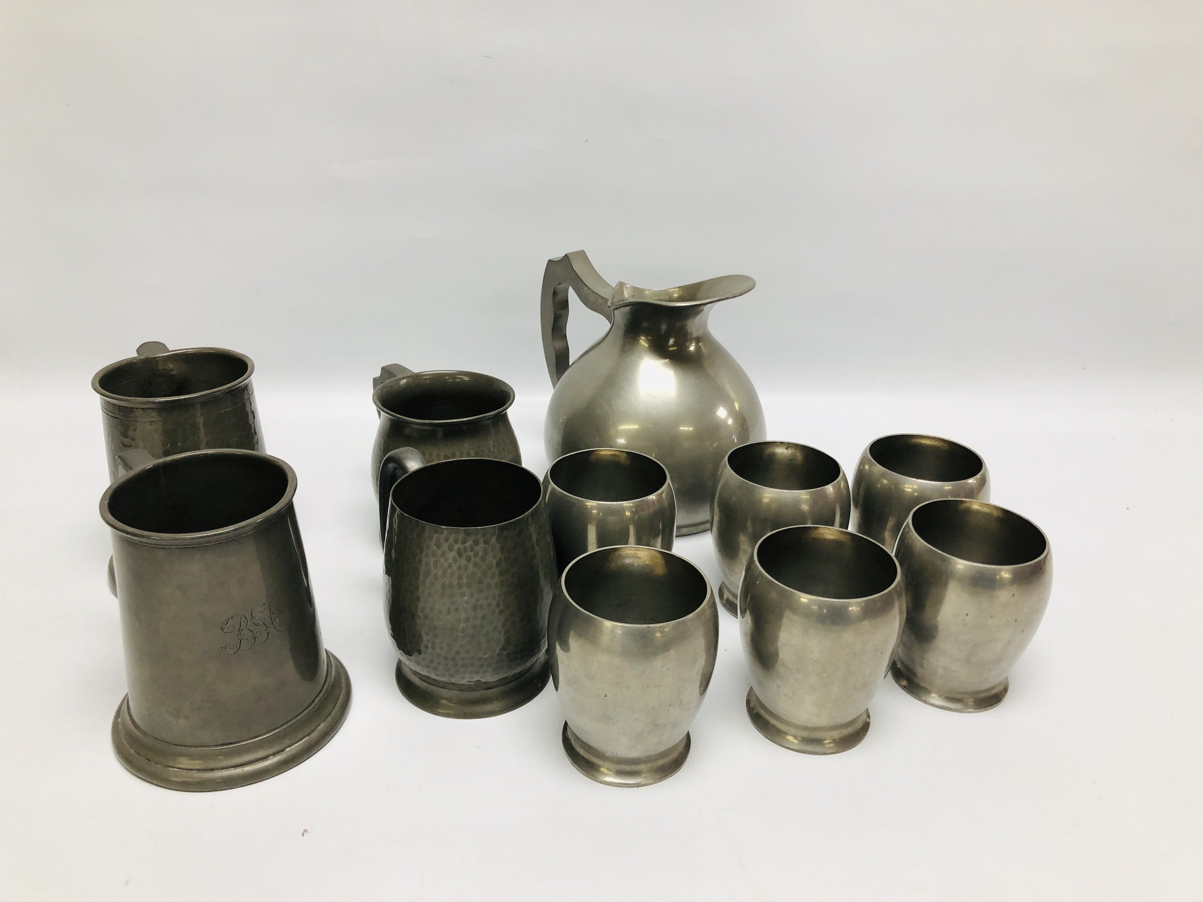 A SET OF SIX MANOR PEWTER MUGS ALONG WITH MANOR PEWTER JUG ALONG WITH FOUR FURTHER PEWTER TANKARDS