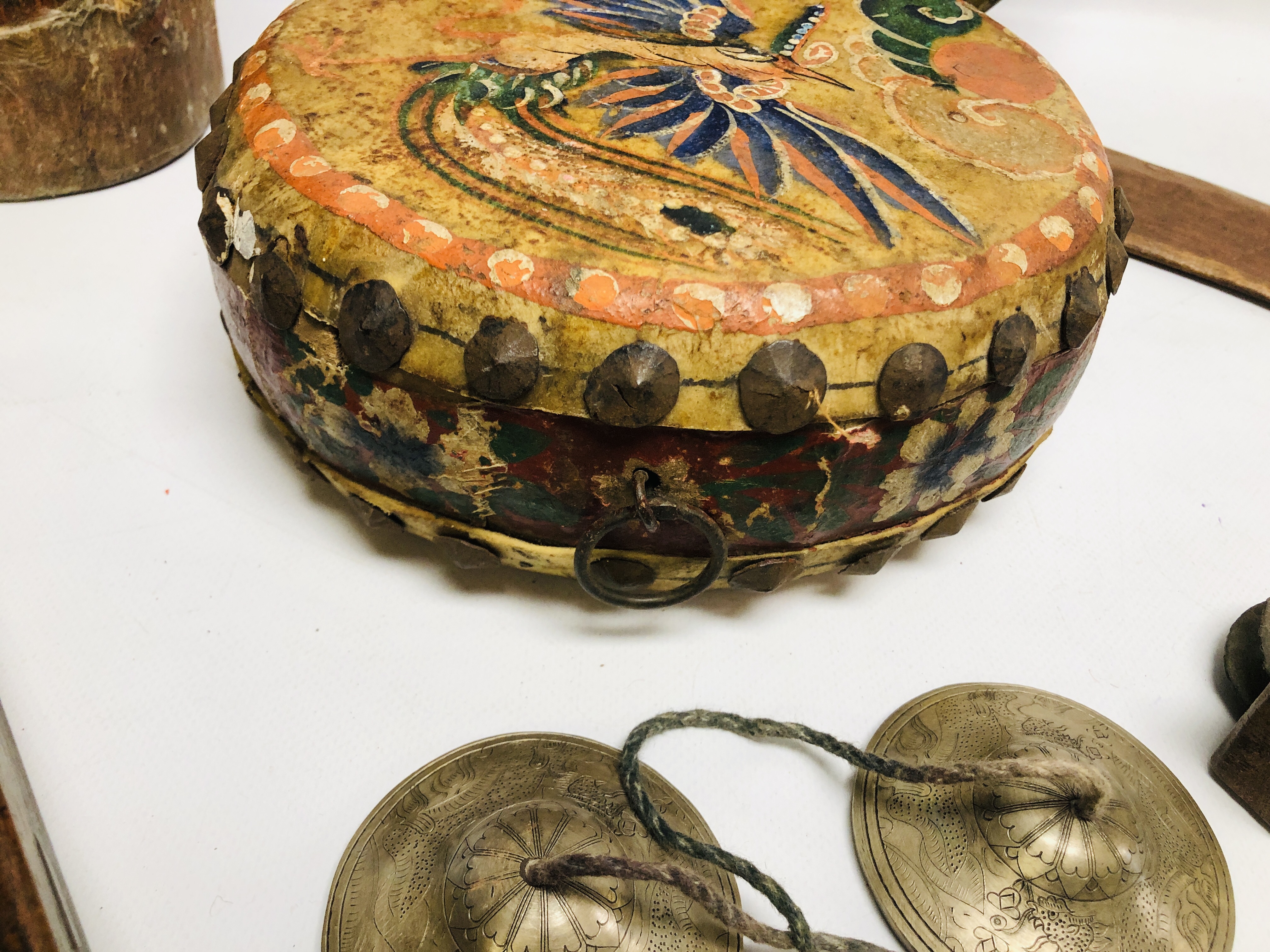 A GROUP OF VARIOUS MUSICAL INSTRUMENTS ALONG WITH A HARDWOOD ABACUS, - Image 17 of 18