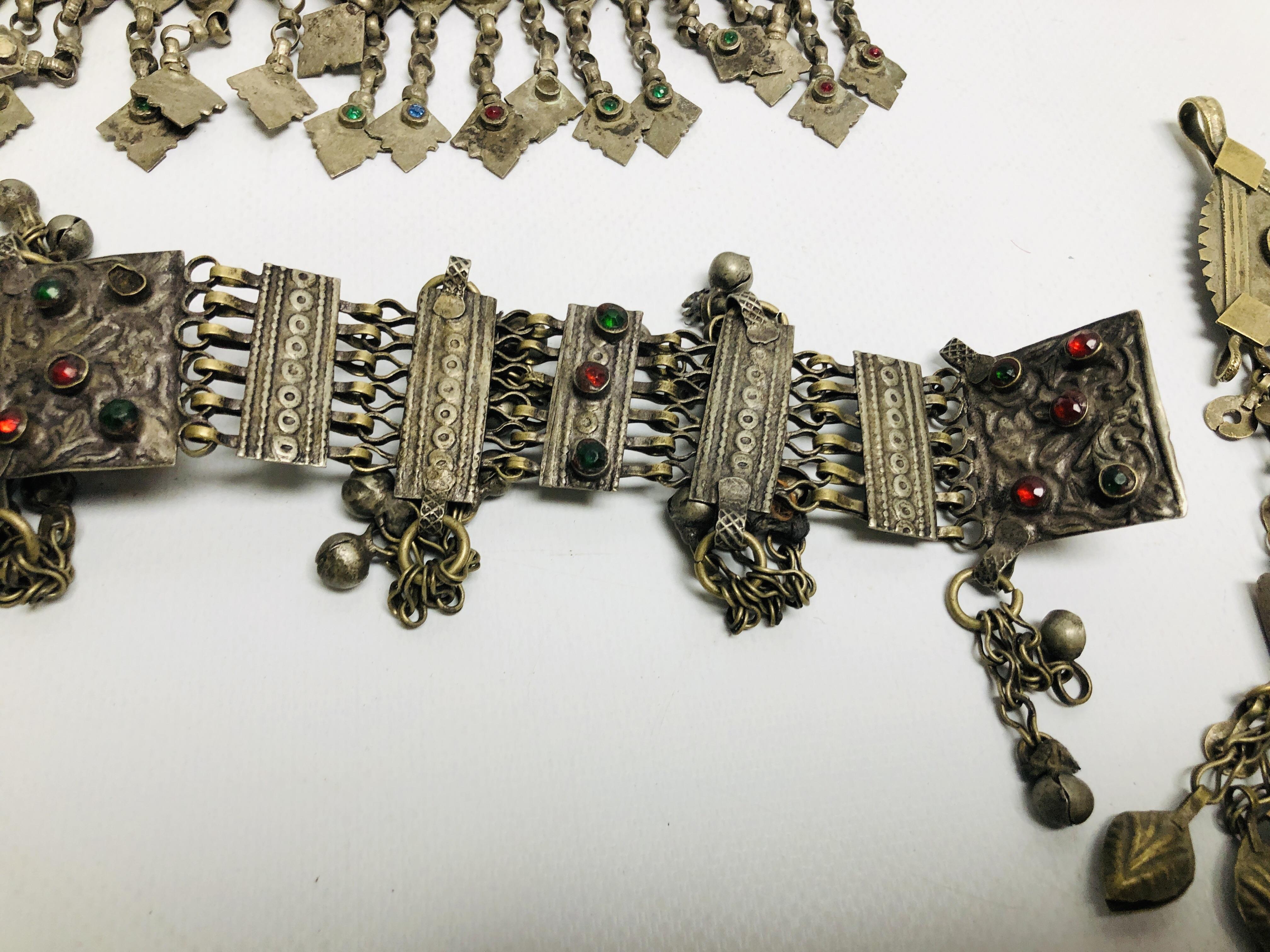 A GROUP OF ASSORTED EASTERN STYLE WHITE METAL JEWELLERY AND GARMENT / HEAD ACCESSORIES, - Image 5 of 12