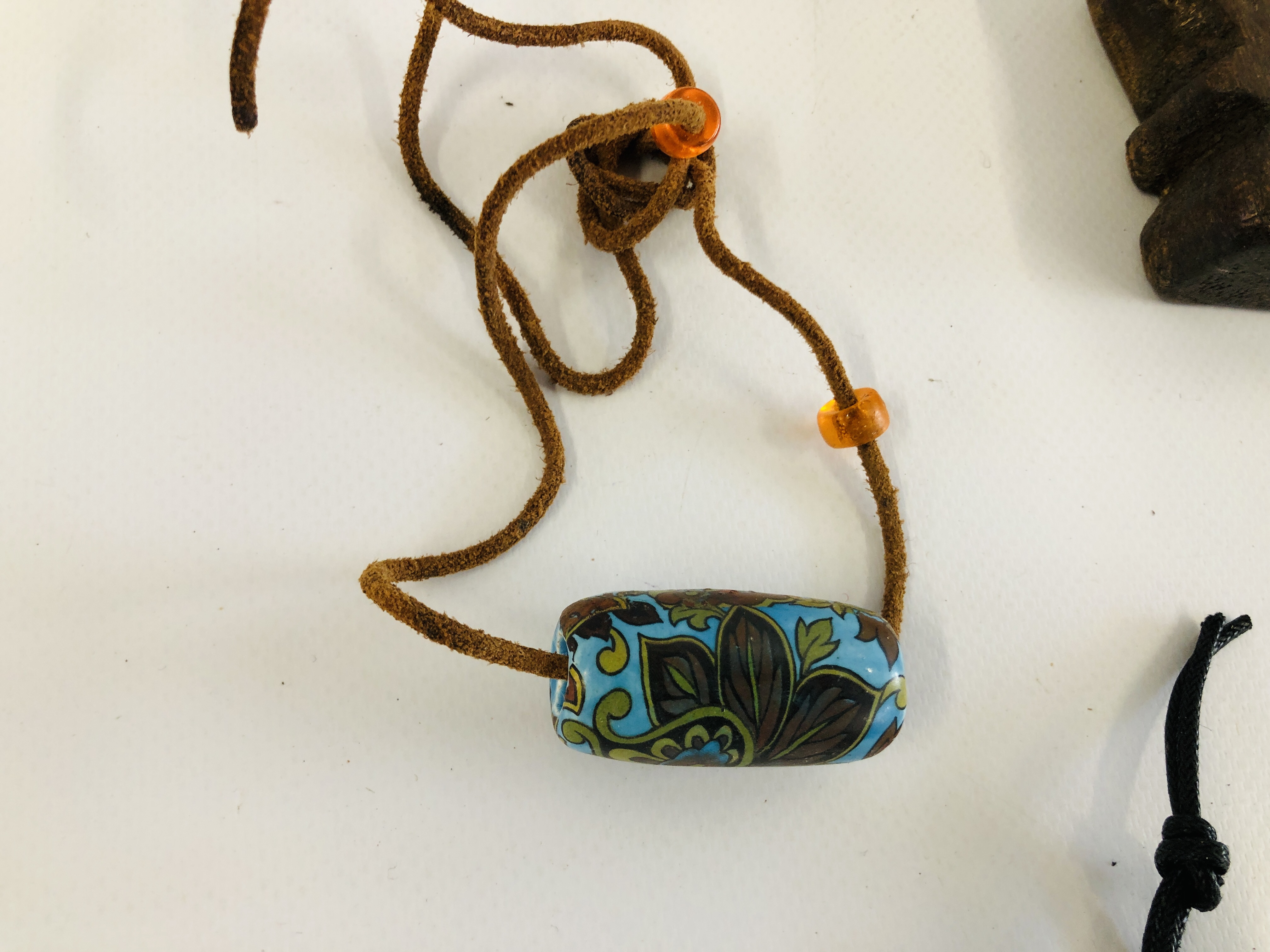 ETHNIC CARVED HARDWOOD PENDANT NECKLACES AND AN INDIAN TRIBAL BEADED NECKLACE ETC ALONG WITH - Image 13 of 13