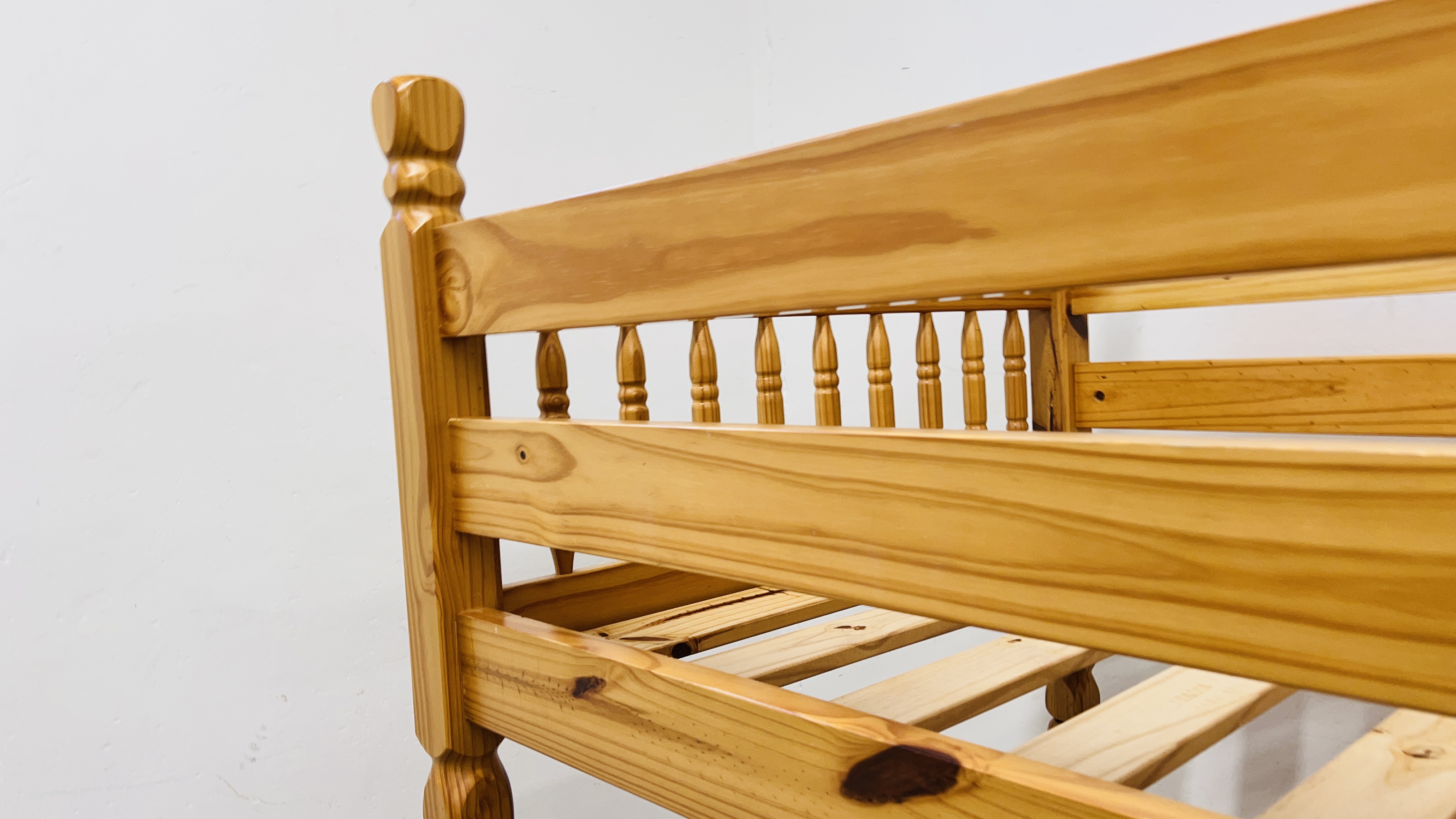 A PINE FRAME BUNK BED - Image 9 of 11