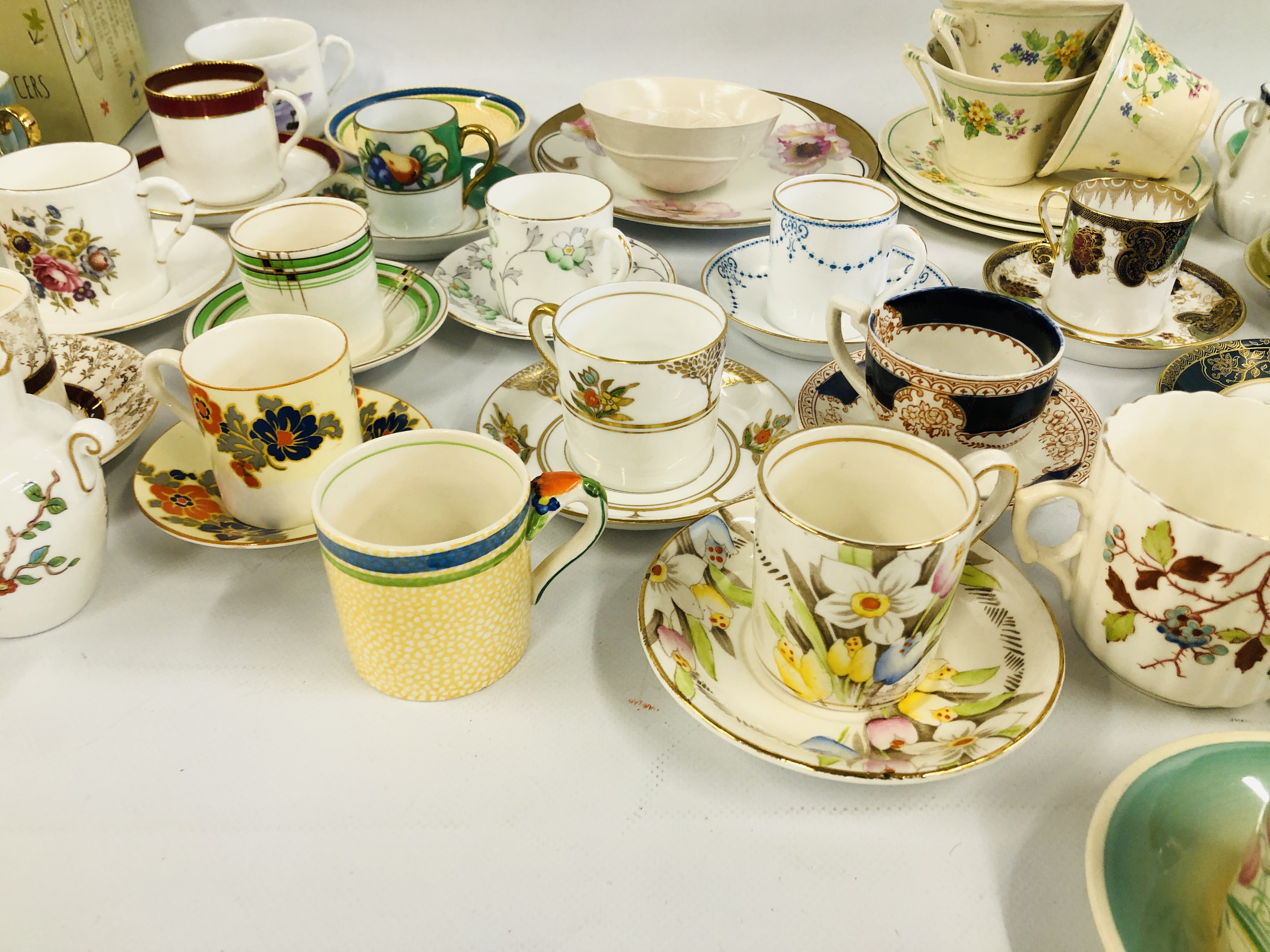 AN EXTENSIVE GROUP OF VARIOUS DECORATIVE COFFEE CUPS AND SAUCERS, SOME LATE C19TH. - Image 8 of 11