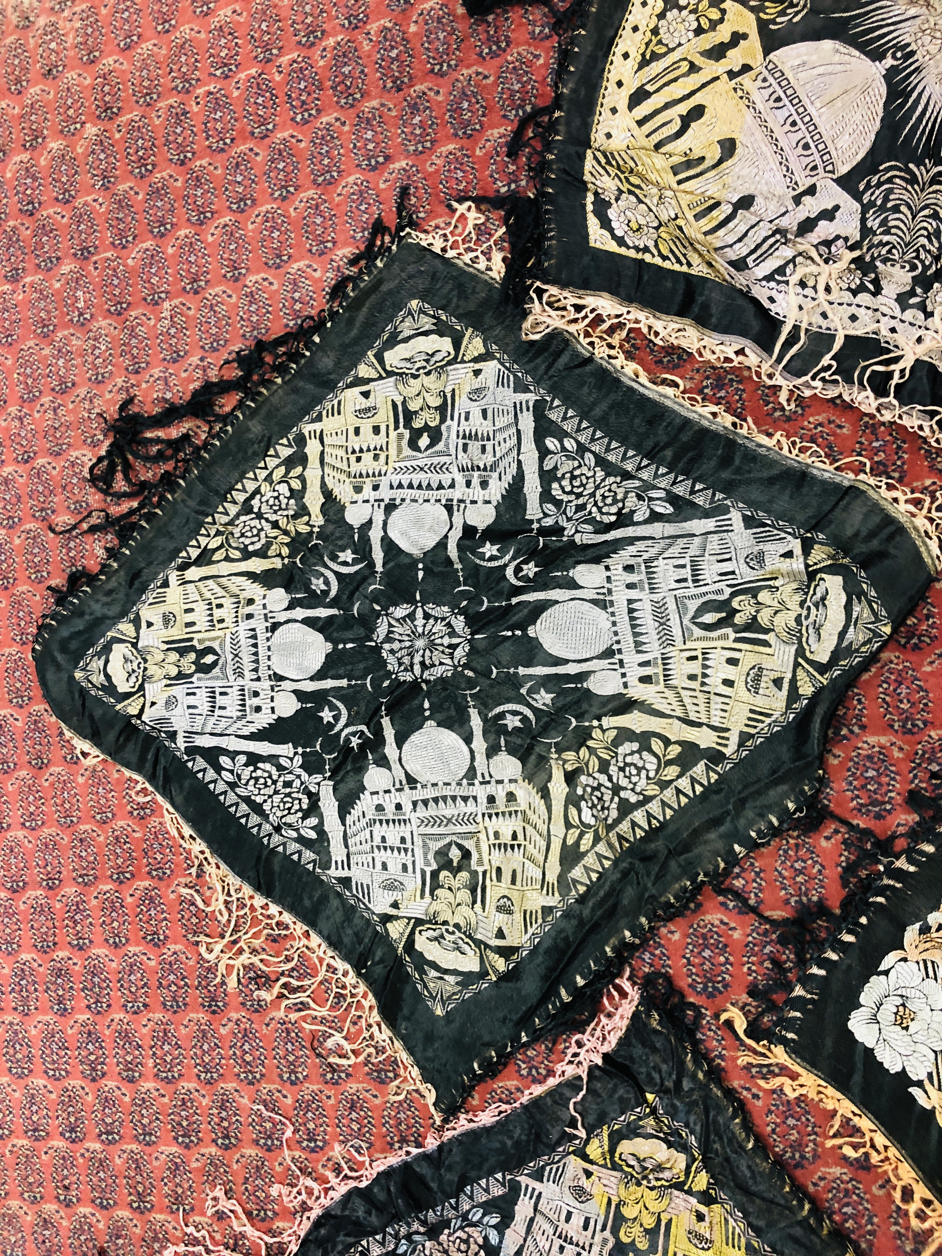 A GROUP OF FOUR SHAWLS DEPICTING THE "TAJ MAHAL" TO INCLUDE SILK EXAMPLES - Image 5 of 8