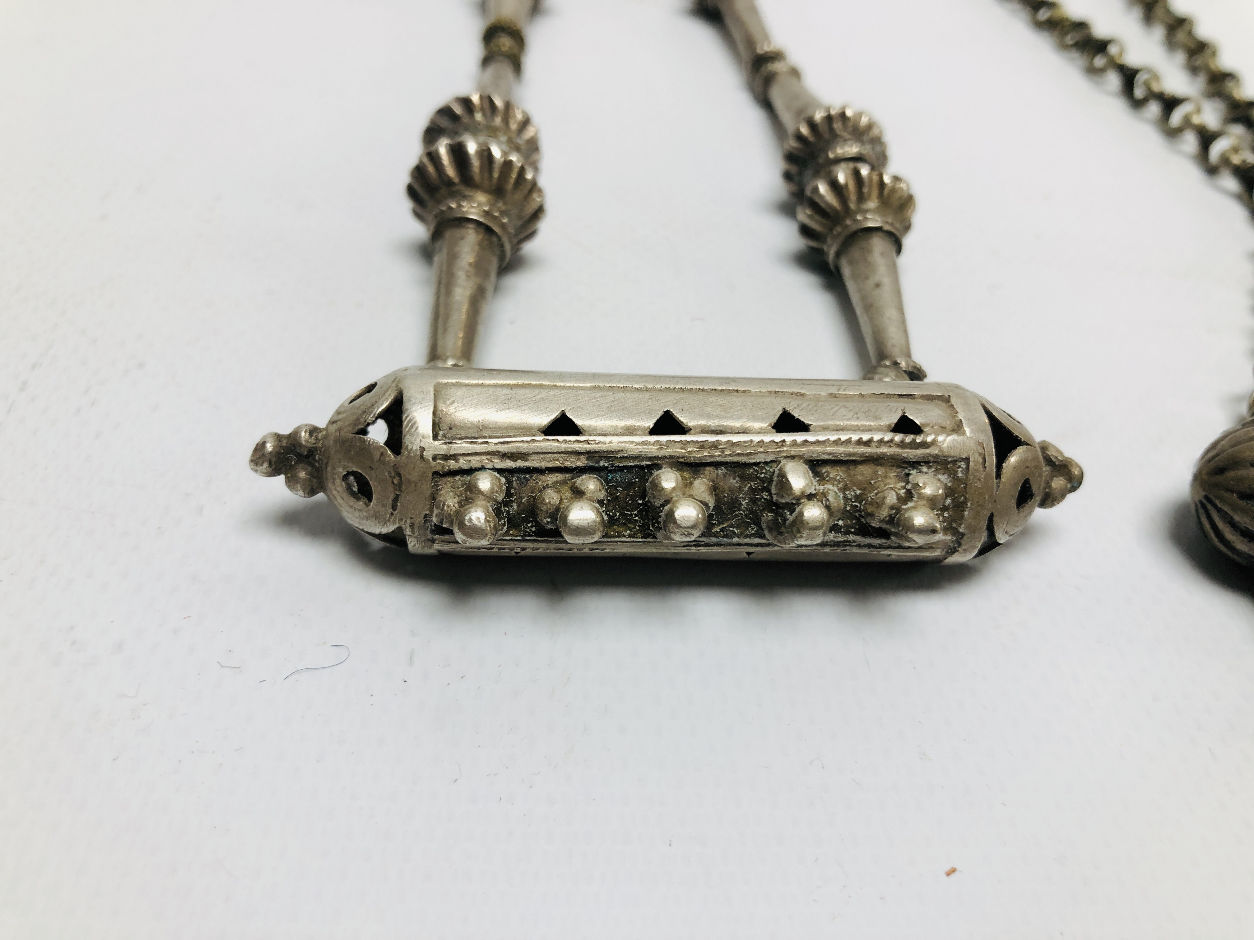 A GROUP OF 4 EASTERN STYLE WHITE METAL NECKLACES. - Image 10 of 15