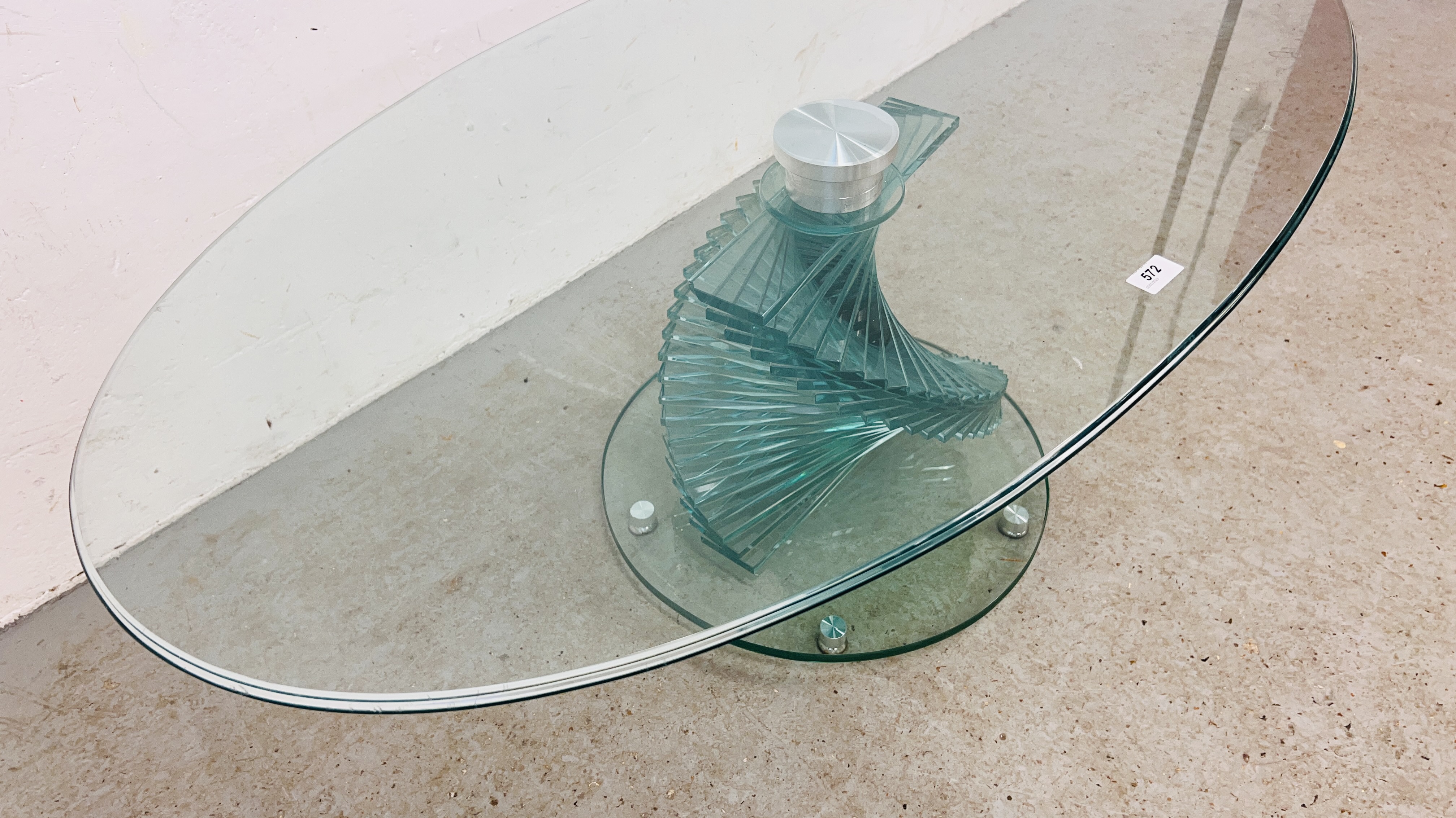 DESIGNER GLASS PEDESTAL COFFEE TABLE WITH OVAL TOP - L 120CM. X W 66CM. X H 45CM. - Image 5 of 7