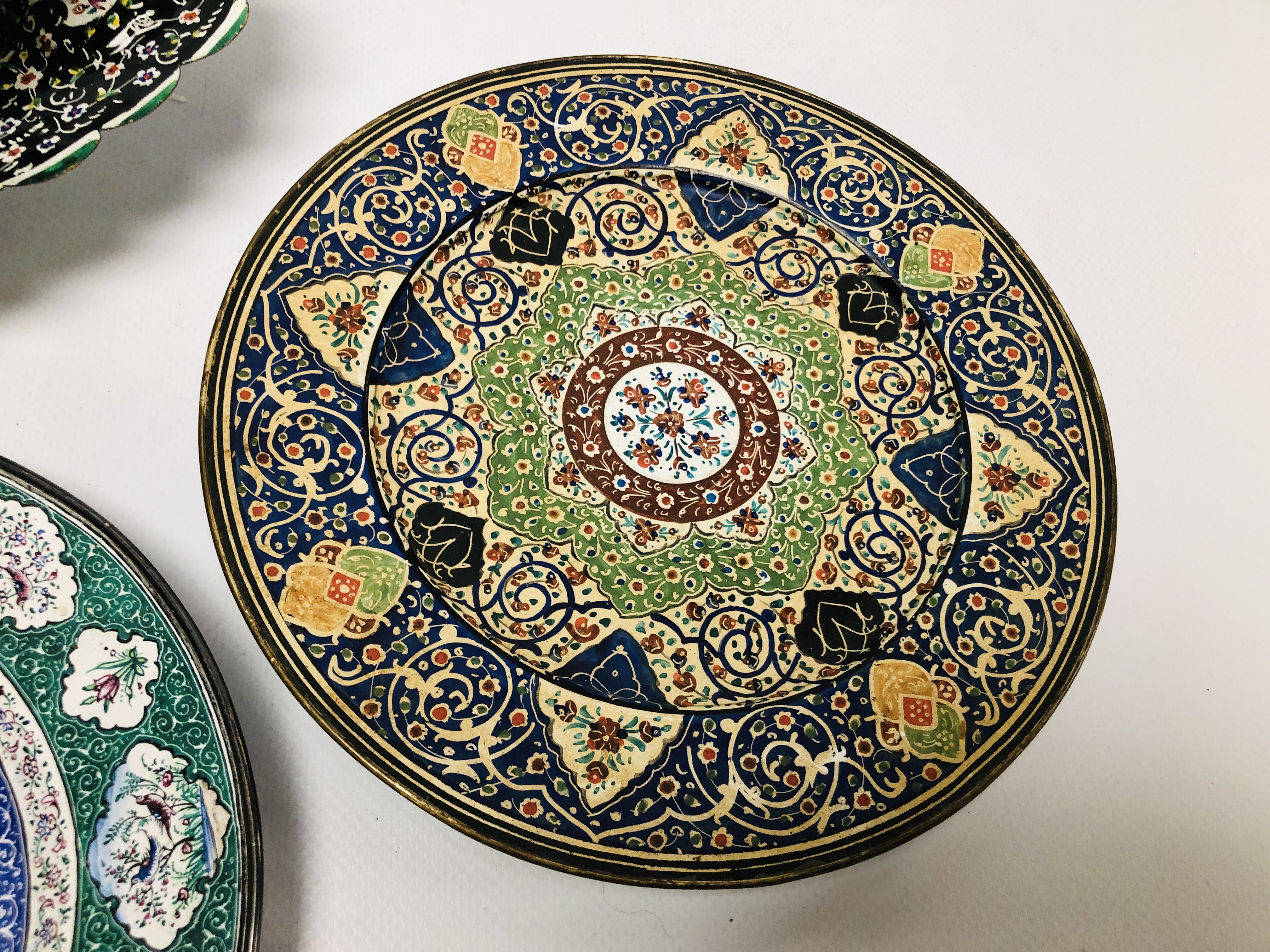 A GROUP OF FIVE INDIAN ENAMELLED PIECES AN OVAL BOWL, AN OVAL DISH, - Image 3 of 10