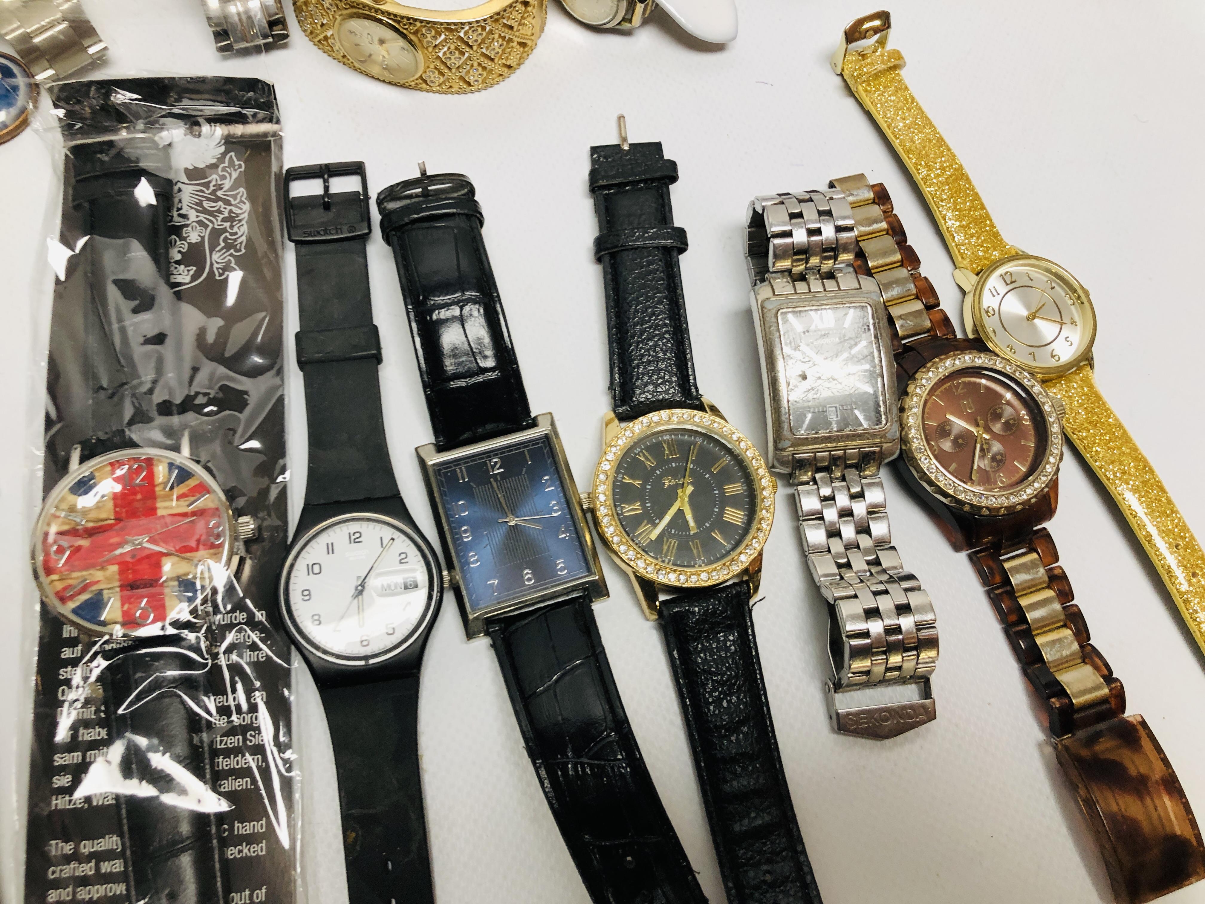 BOX OF ASSORTED WRIST WATCHES TO INCLUDE DESIGNER BRANDED, PULSAR, SEKONDA ETC. - Image 9 of 9