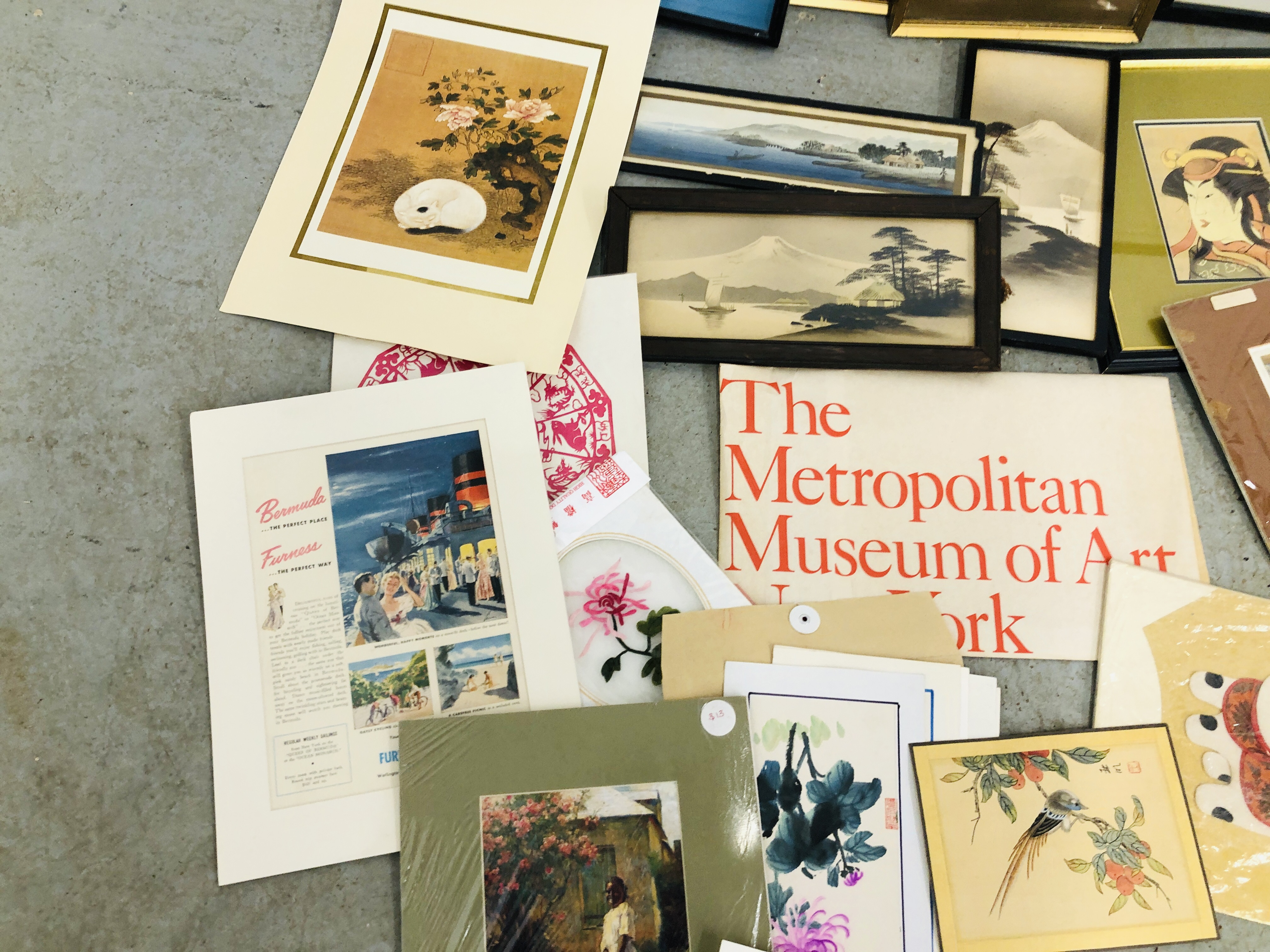 A BOX OF ASSORTED ORIENTAL FRAMED AND UNFRAMED PICTURES AND PRINTS TO INCLUDE A 3D EXAMPLE AND AN - Image 4 of 9