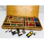A COLLECTION OF VINTAGE MECCANO AND ACCESSORIES IN A HAND CRAFTED FITTED WOODEN BOX ALONG WITH 3