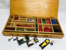 A COLLECTION OF VINTAGE MECCANO AND ACCESSORIES IN A HAND CRAFTED FITTED WOODEN BOX ALONG WITH 3