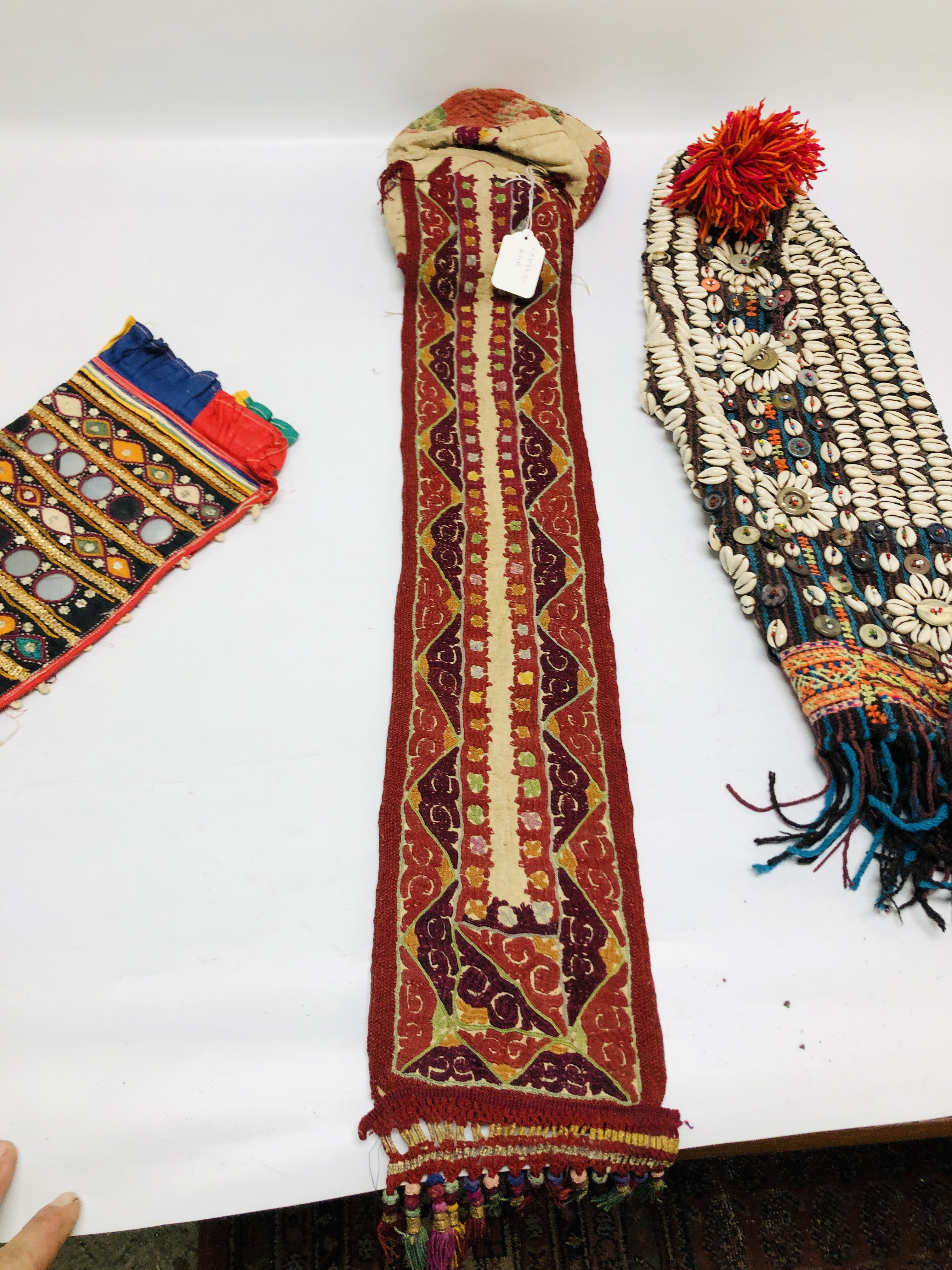 A GROUP OF 5 ETHNIC AND TRIBAL HATS / HEAD COVERINGS TO INCLUDE AN ELABORATELY EMBROIDERED ASIAN - Image 9 of 12