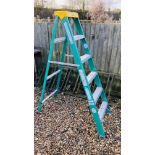 YOUNGMAN "CAT WALK" FIVE TREAD FIBRE GLASS FRAME STEP LADDER.