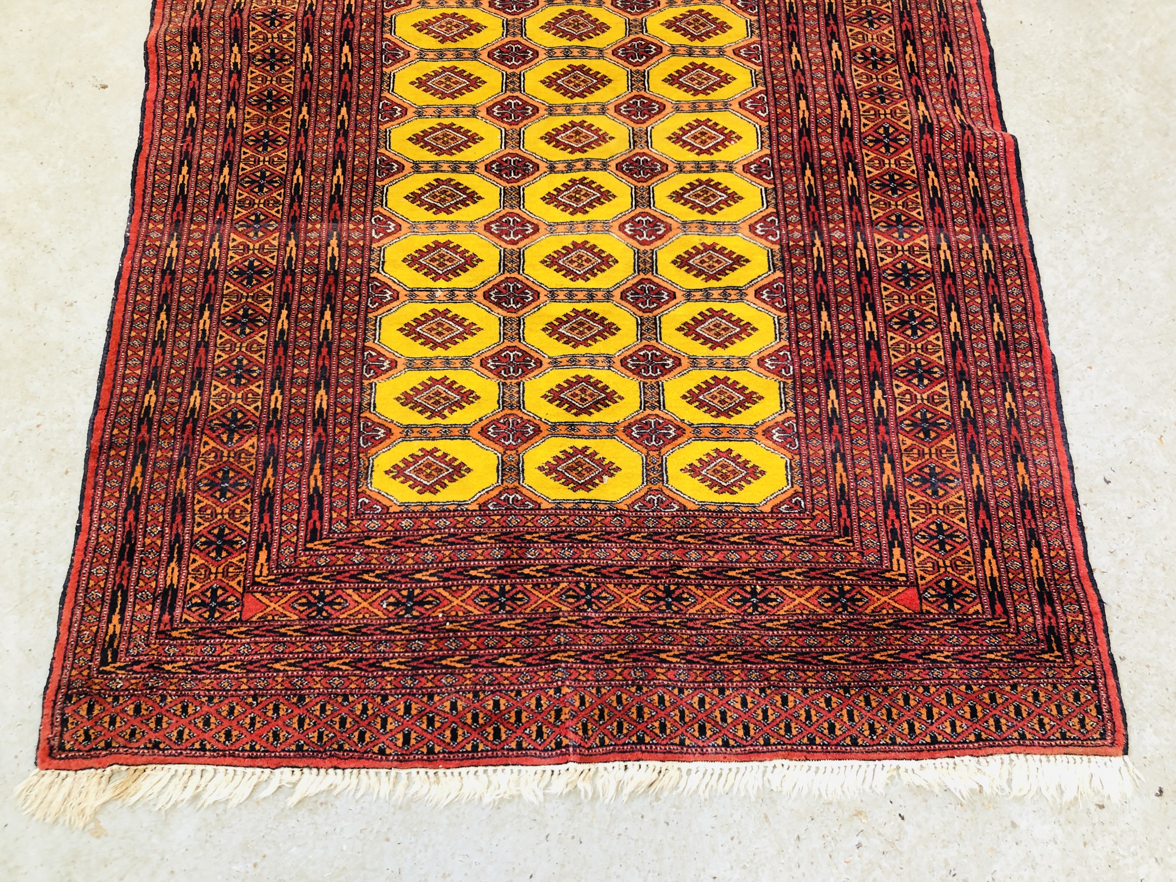 A MODERN TURKOMAN STYLE RUG WITH CENTRAL YELLOW FIELD, 72 INCH X 50 INCH. - Image 2 of 6