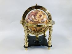 A REPRODUCTION WORLD GLOBE IN BRASS MOUNT, H 28CM.