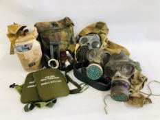 A GROUP OF MILITARY COLLECTIBLES TO INCLUDE 4 GAS MASKS (COLLECTORS ITEM ONLY) ALONG WITH TWO