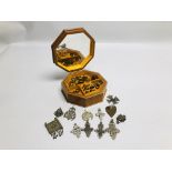 JEWELLERY BOX AND CONTENTS TO INCLUDE A COLLECTION OF ASSORTED WHITE METAL EASTERN STYLE RINGS TO