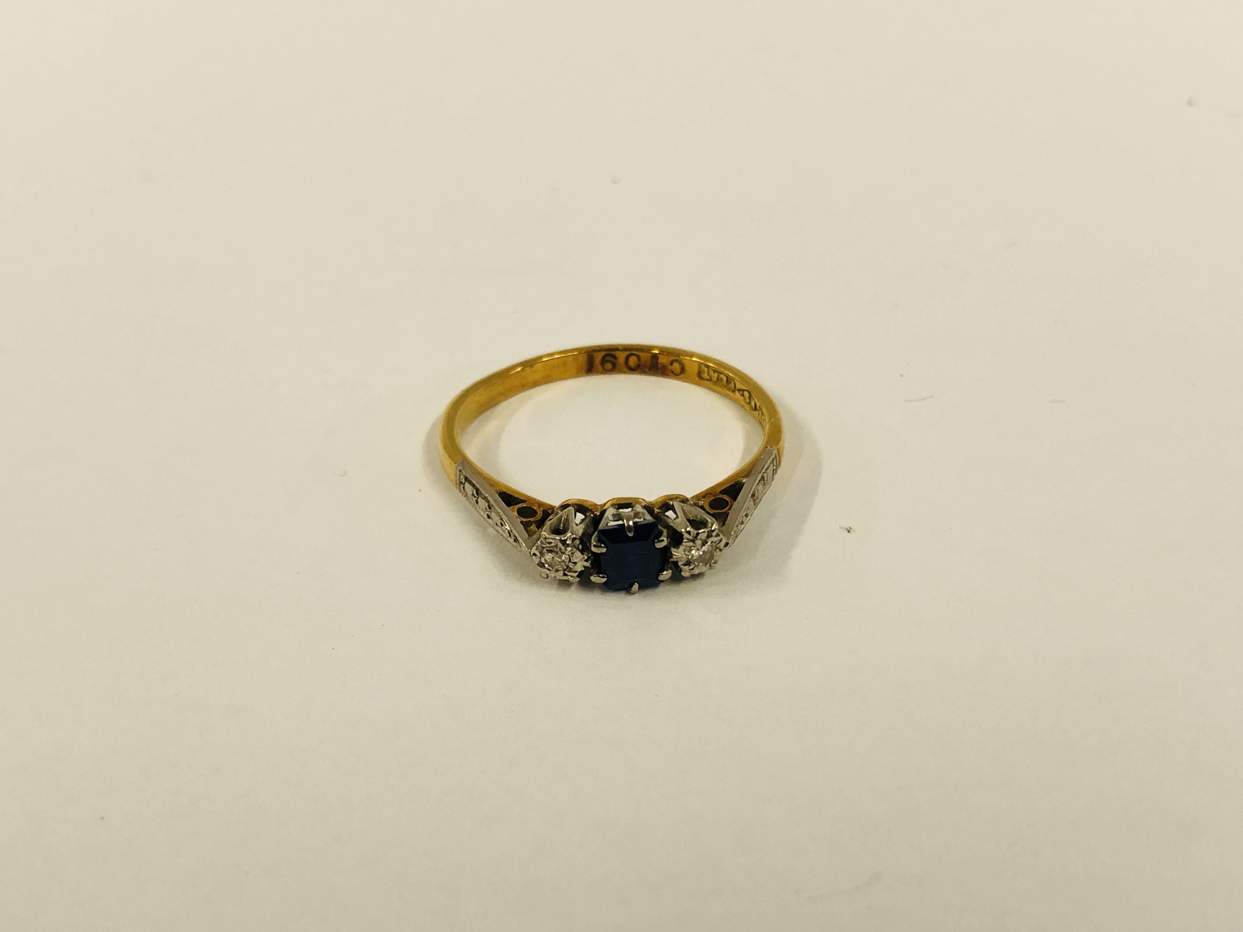 VINTAGE 18CT GOLD DIAMOND AND SAPPHIRE RING - Image 3 of 11