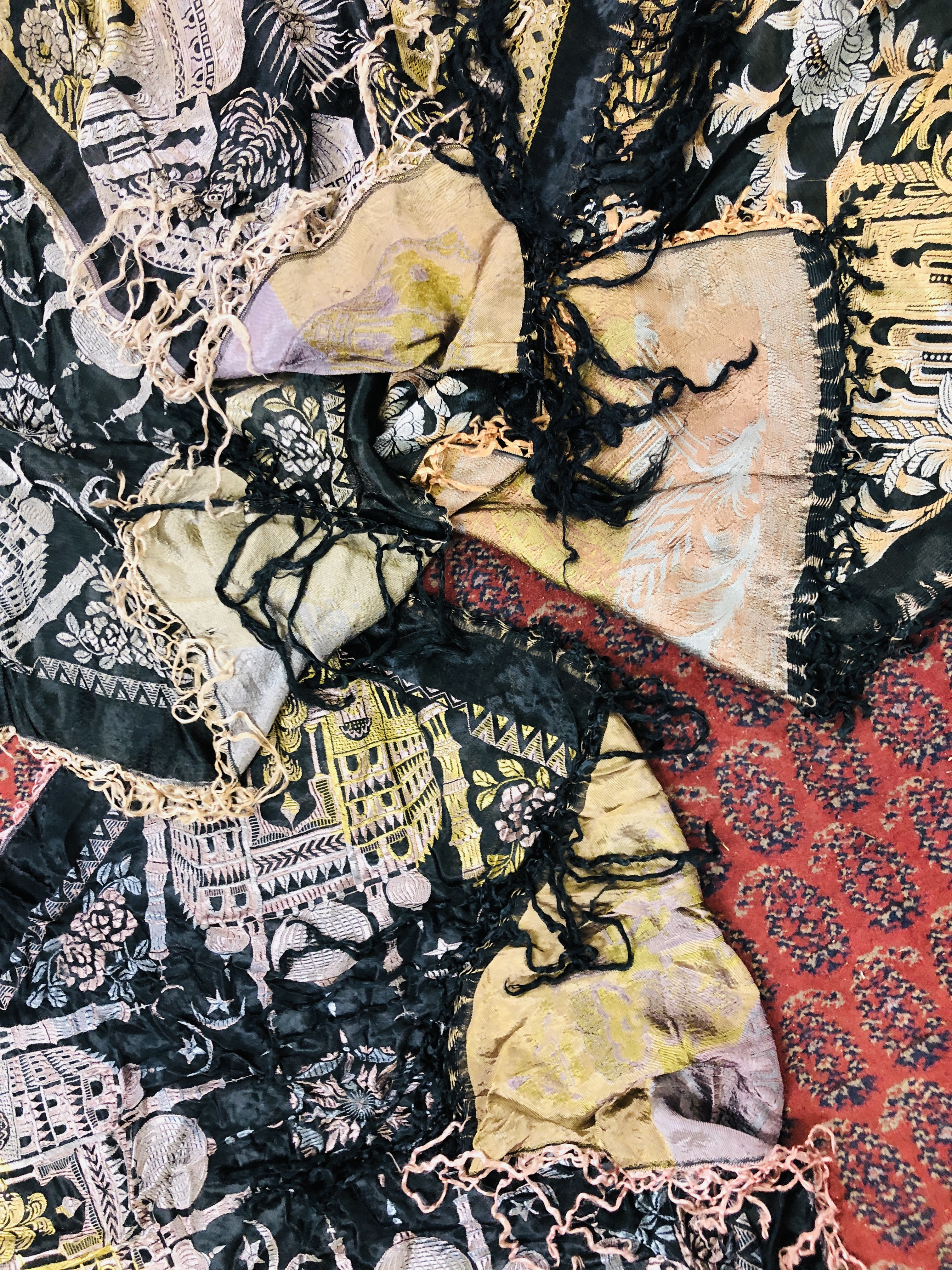 A GROUP OF FOUR SHAWLS DEPICTING THE "TAJ MAHAL" TO INCLUDE SILK EXAMPLES - Image 8 of 8