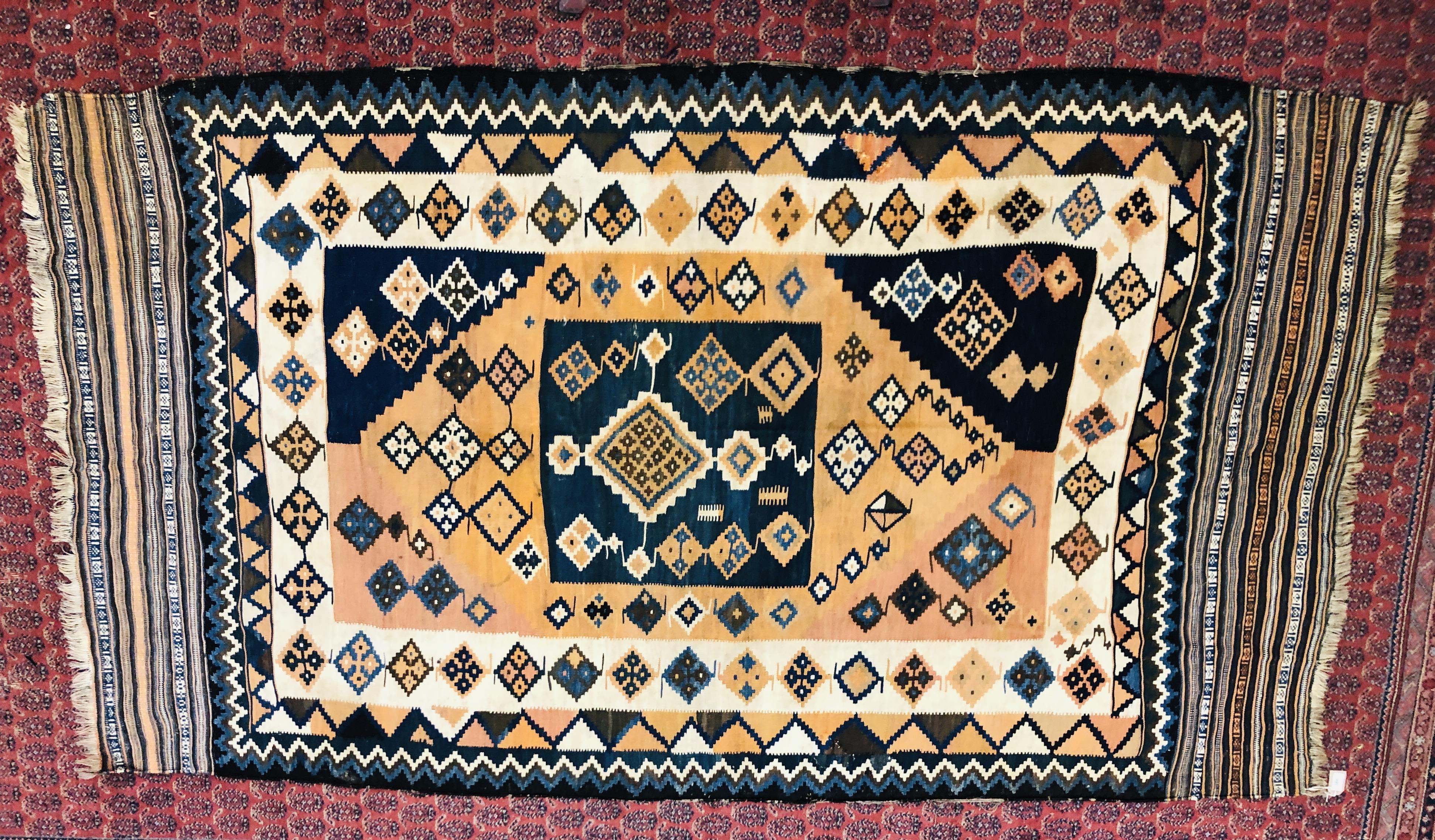 PERSIAN KELIM WITH CENTRAL SQUARE MOTIF ON A RUST BACKGROUND WOVEN WITH HOOKED LOZENGES LENGTH