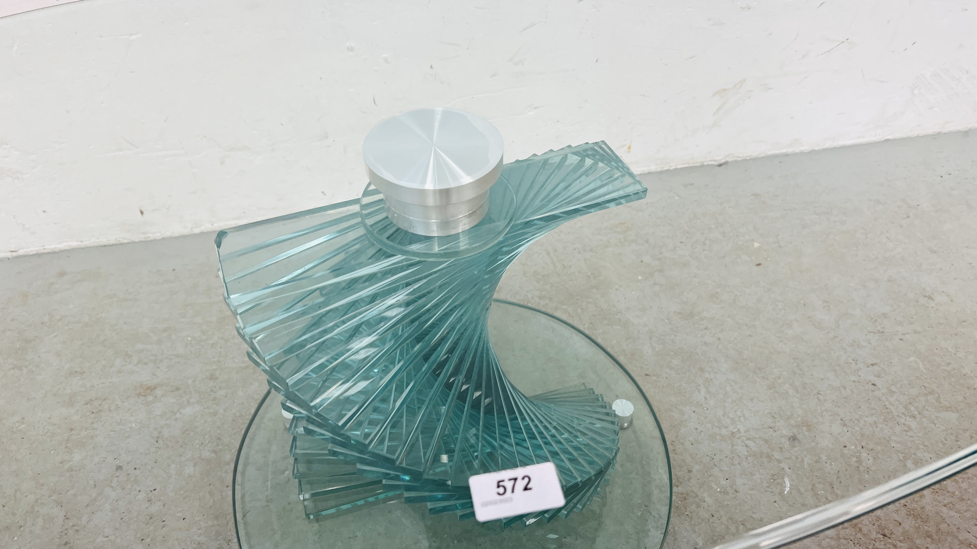 DESIGNER GLASS PEDESTAL COFFEE TABLE WITH OVAL TOP - L 120CM. X W 66CM. X H 45CM. - Image 4 of 7