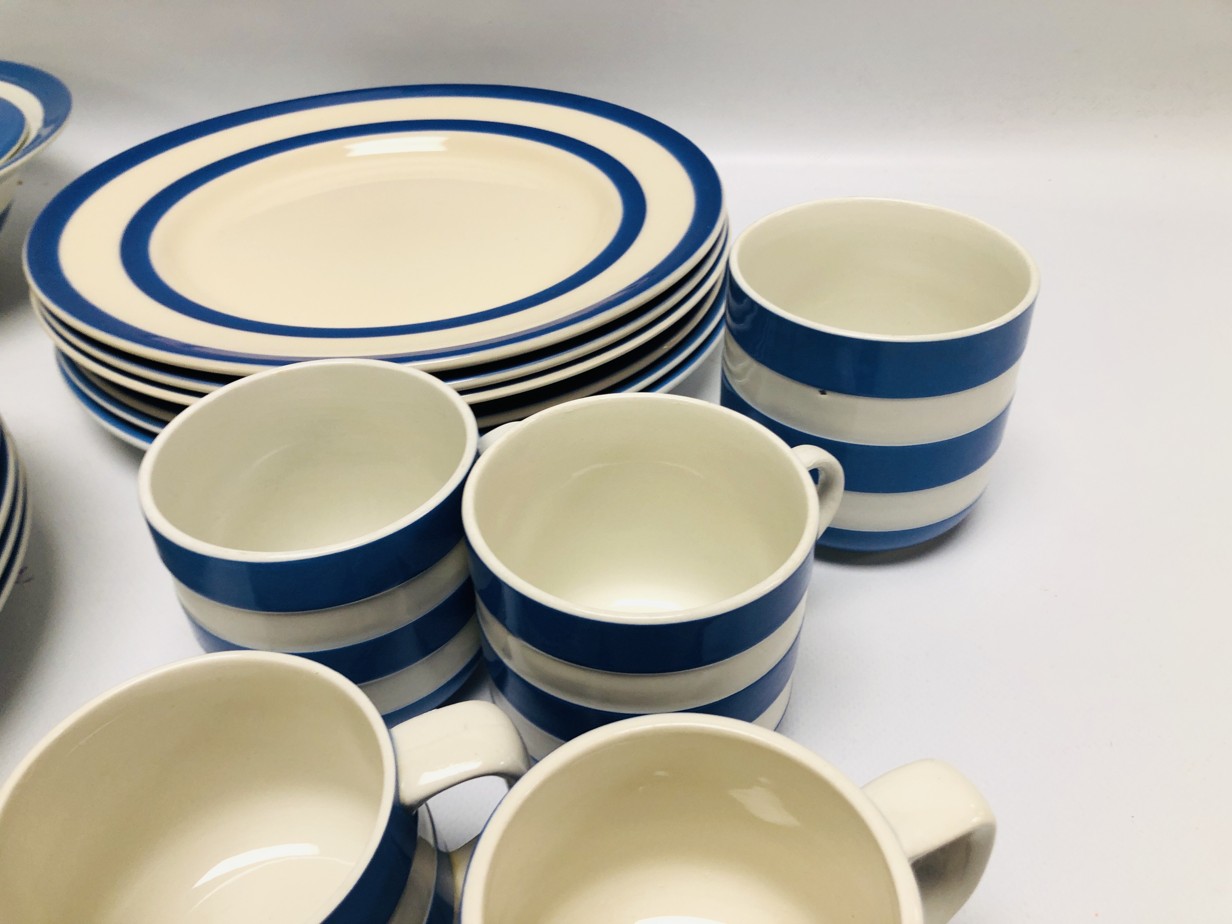 COLLECTION OF T.G. GREEN CORNISH WARE TO INCLUDE PLATES, JUGS, BOWLS ETC. - Image 8 of 12