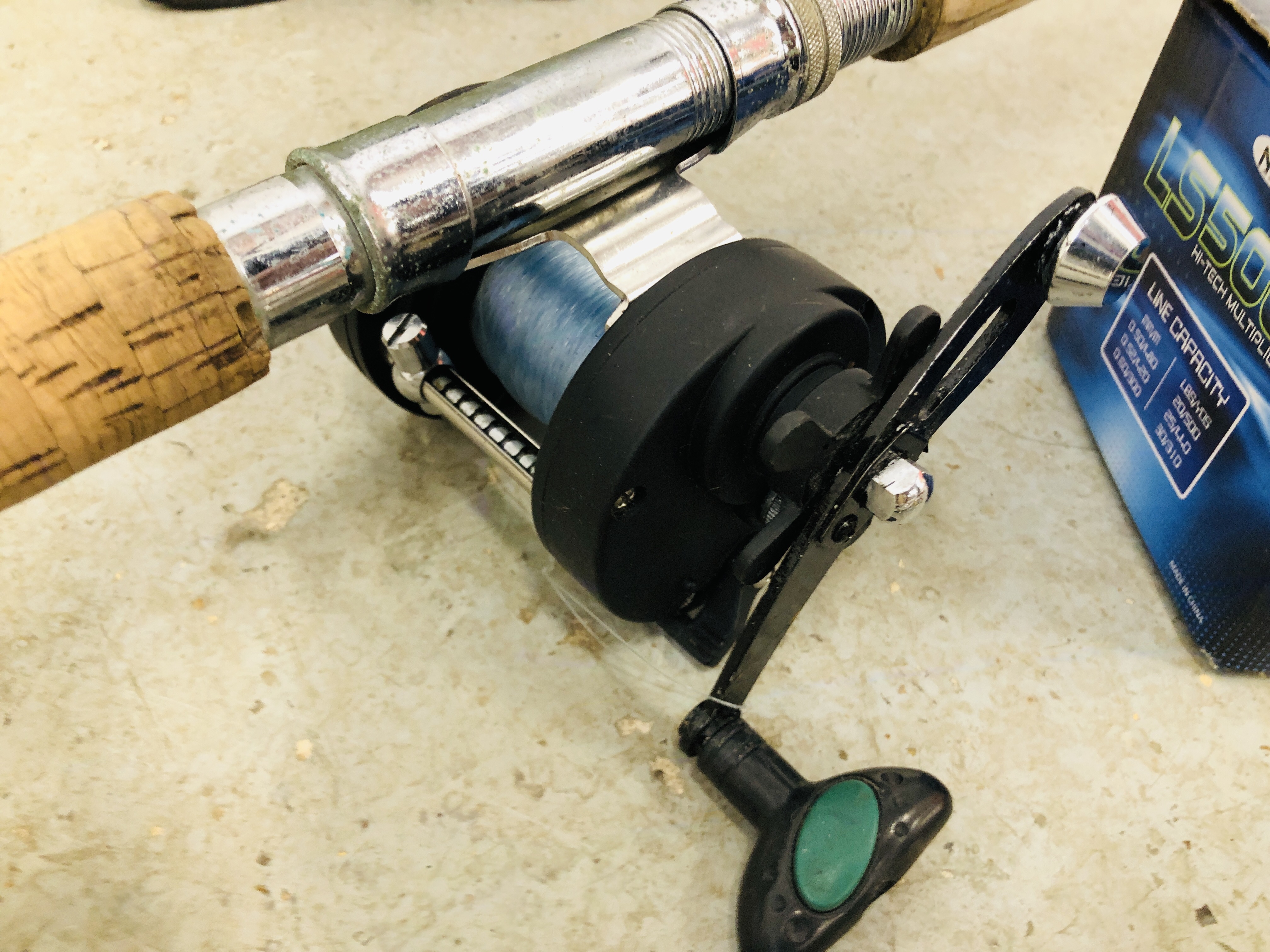 SMALL COLLECTION OF FISHING EQUIPMENT TO INCLUDE ROD WITH REEL, ROD RESTS, BAGS, HOOKS, - Image 7 of 11