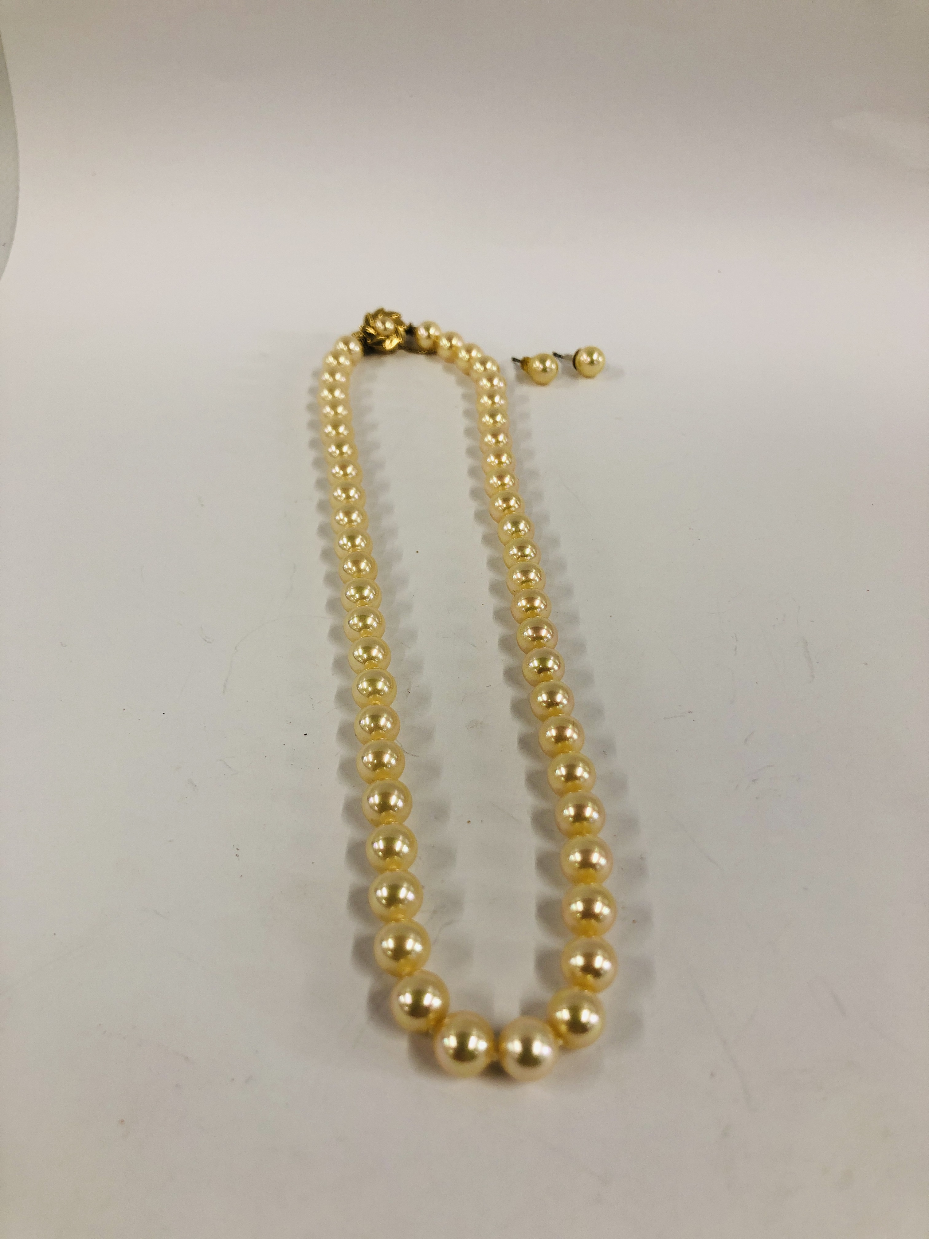 A MODERN STRAND OF "MAJORICAN" SIMULATED PEARLS HAVING A CLASP MARKED 925 ALONG WITH A PAIR OF