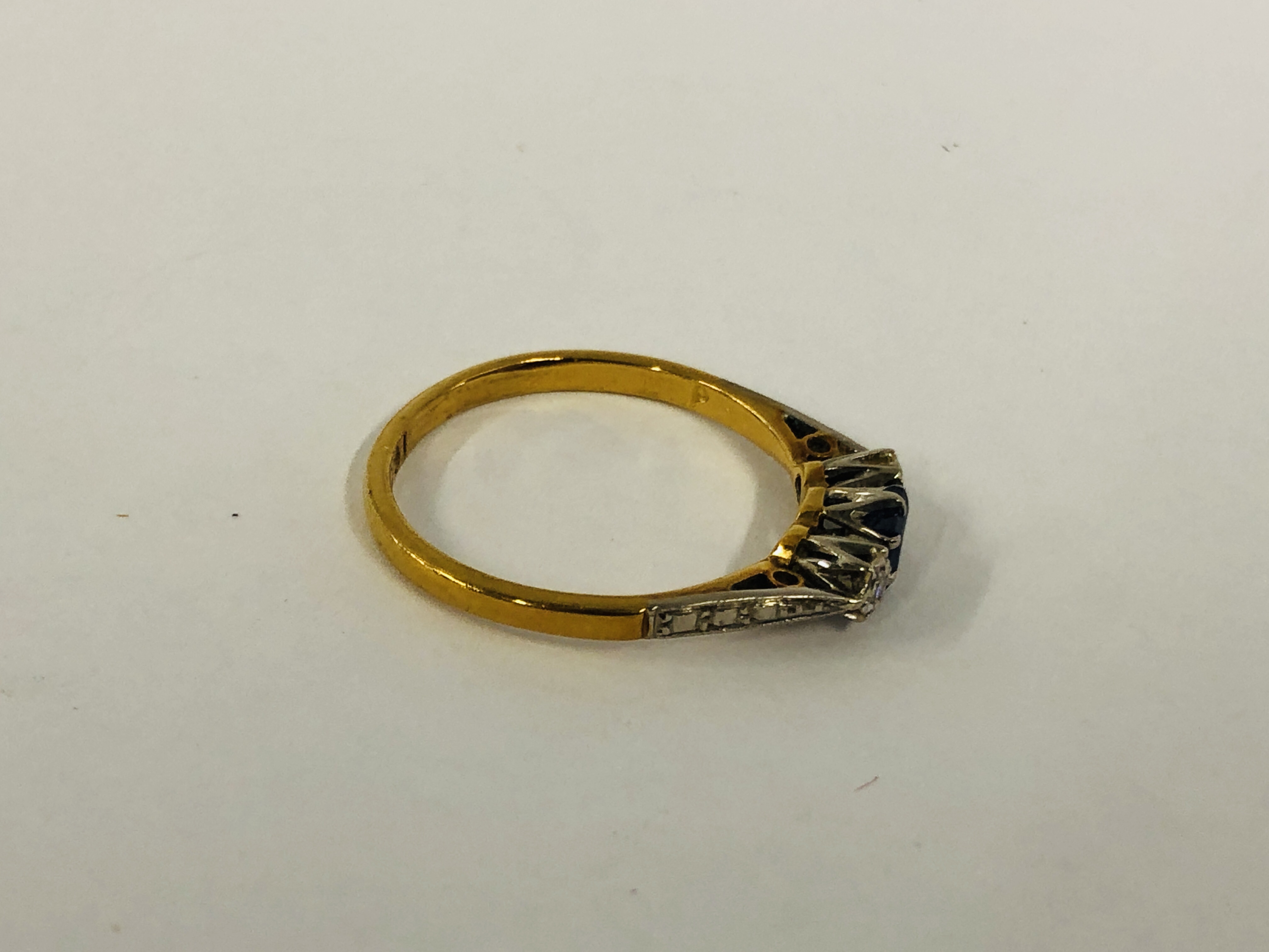 VINTAGE 18CT GOLD DIAMOND AND SAPPHIRE RING - Image 8 of 11