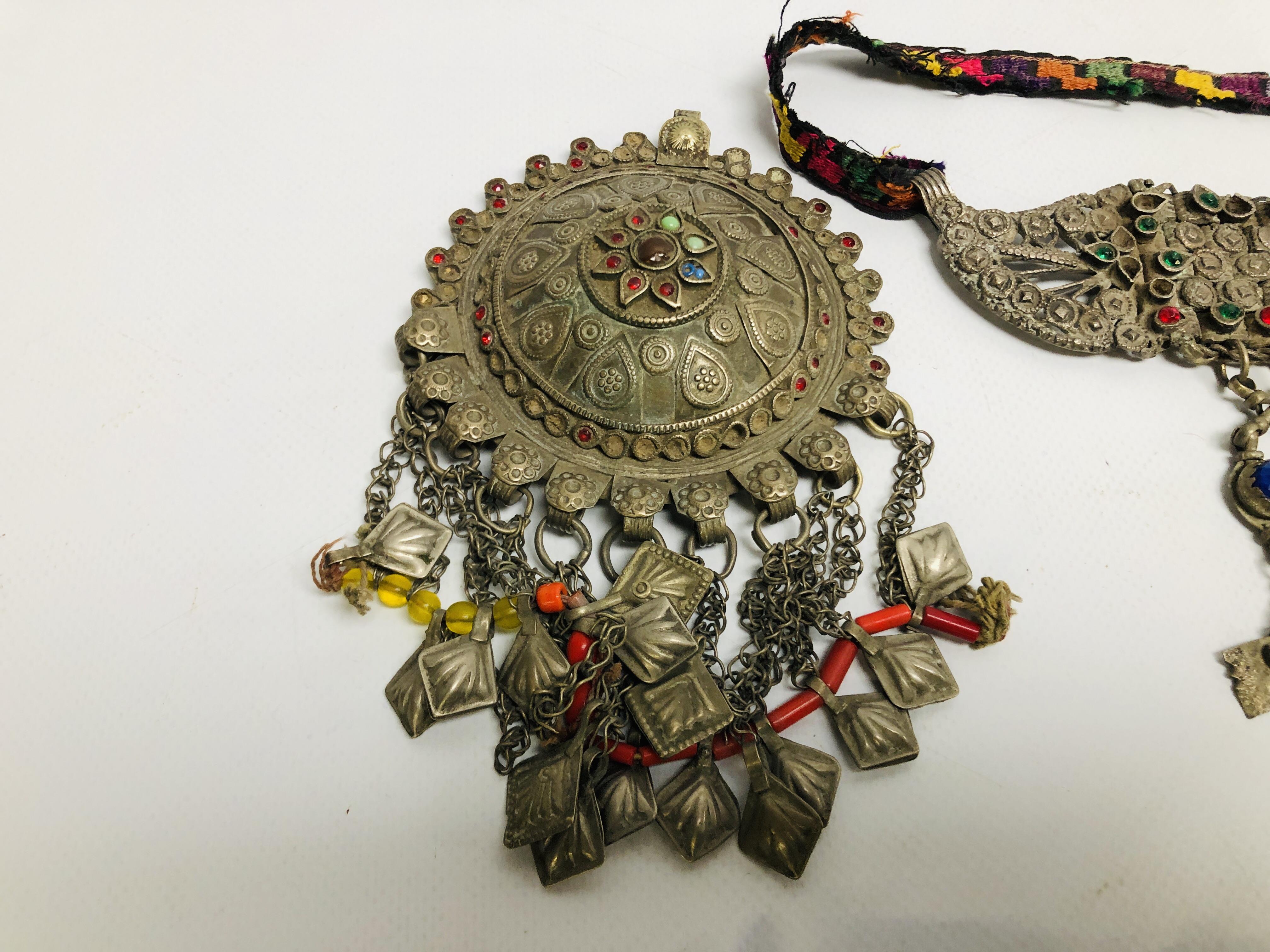 A GROUP OF ASSORTED EASTERN STYLE WHITE METAL JEWELLERY AND GARMENT / HEAD ACCESSORIES, - Image 10 of 12