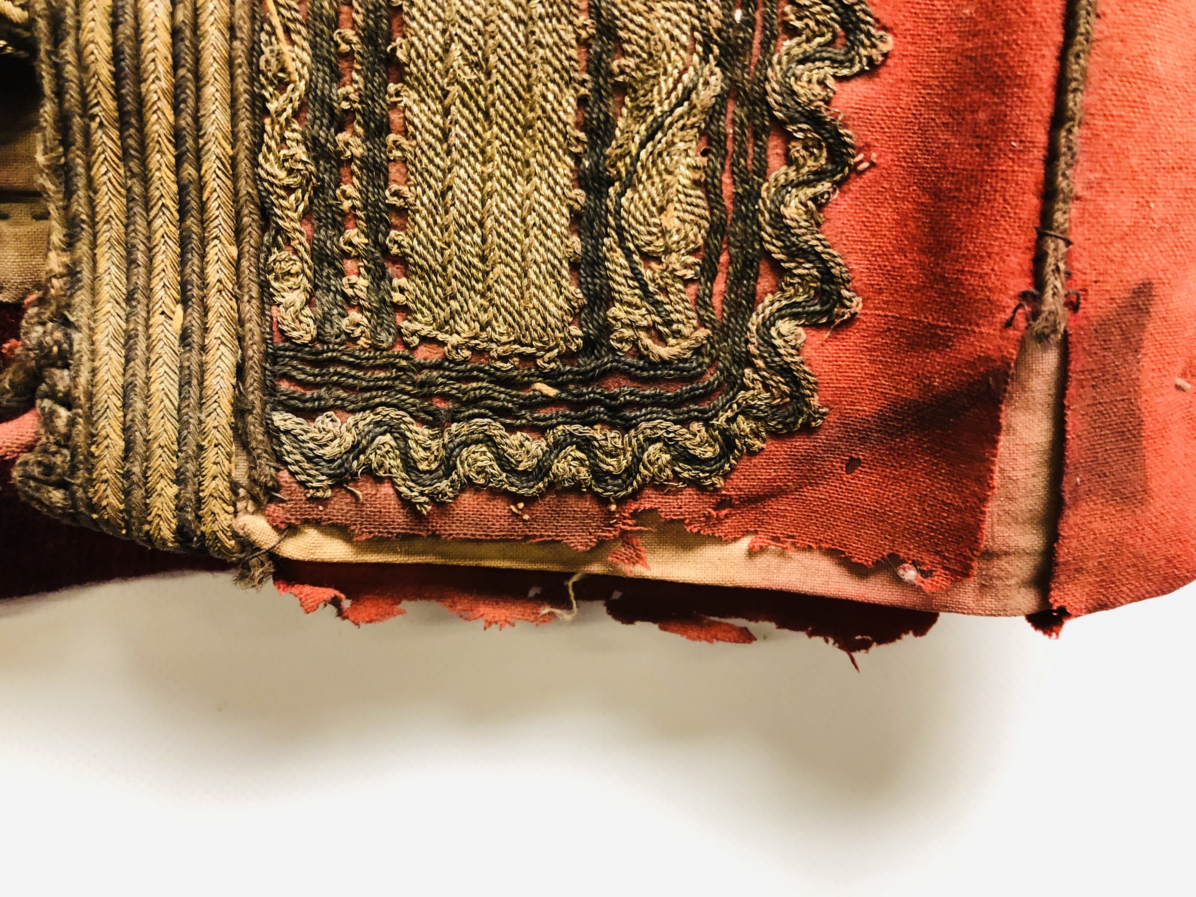 A VINTAGE MIDDLE EASTERN HANDMADE CHILDS WAISTCOAT WOVEN WITH ELABORATE GILT THREAD (REQUIRES - Image 5 of 9