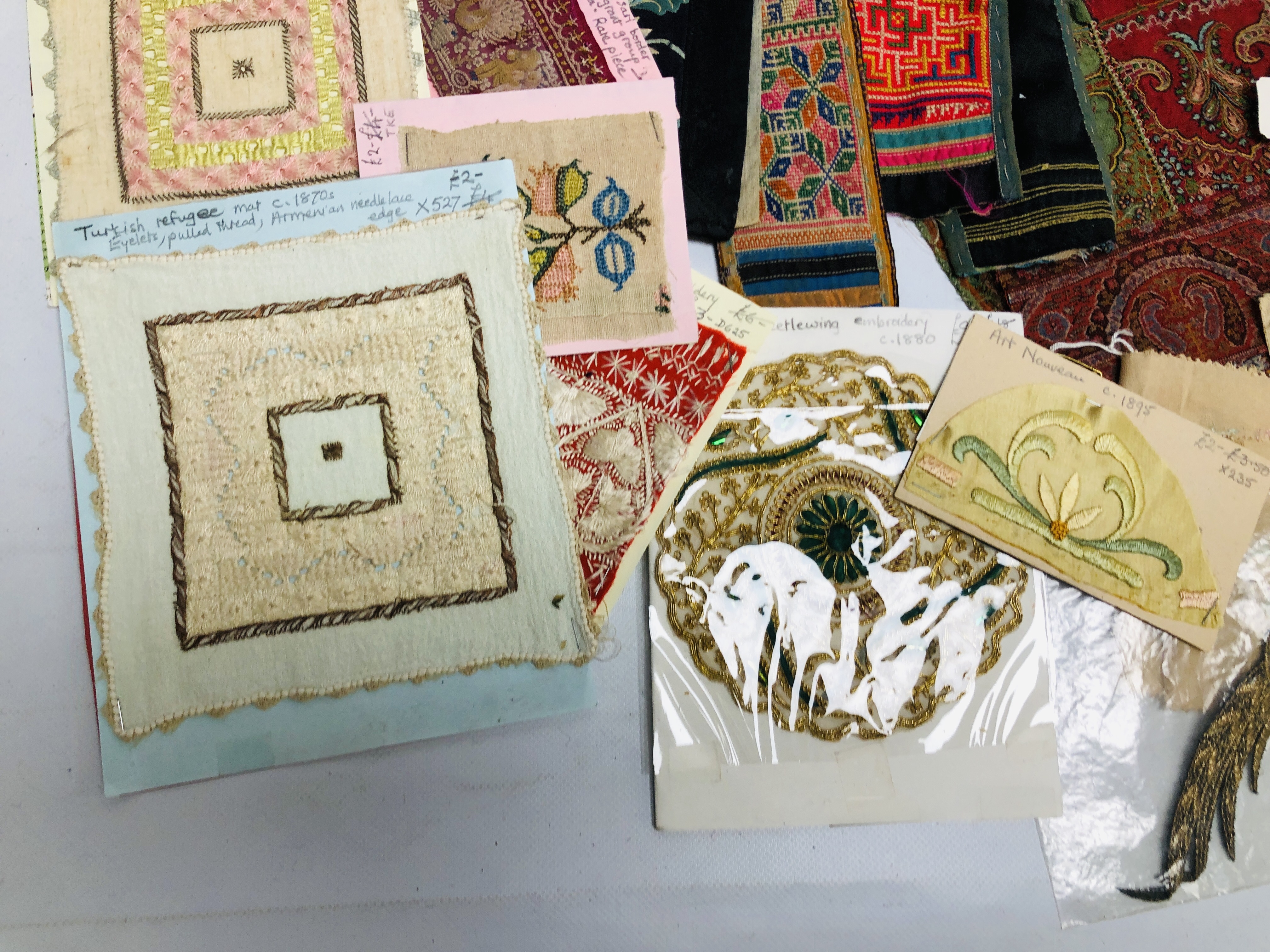 TWO BOXES CONTAINING AN EXTENSIVE COLLECTION OF TEXTILES EXAMPLES. - Image 2 of 8