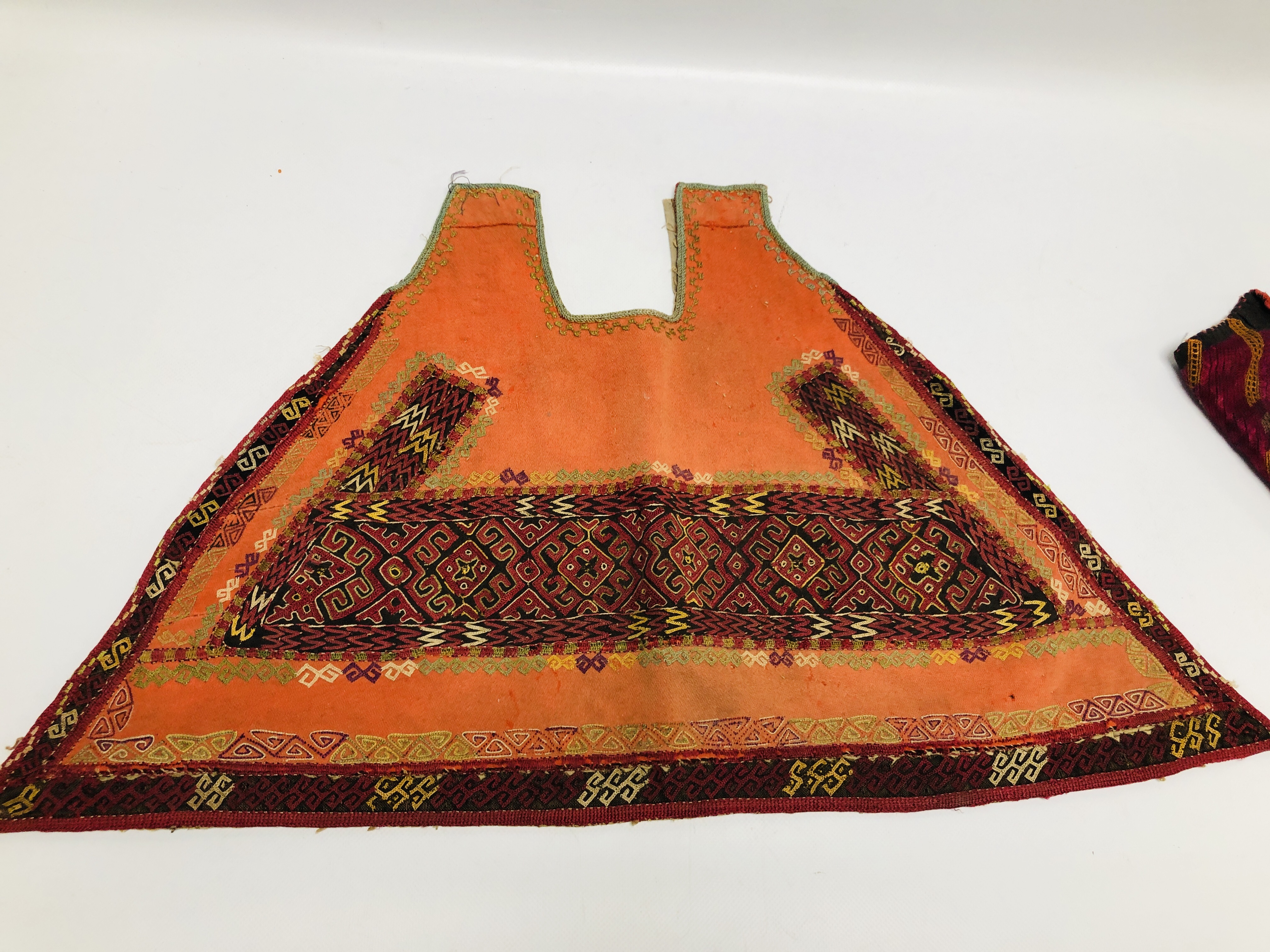 A GROUP OF ETHNIC AND TRIBAL GARMENTS TO INCLUDE DRESS YOLKS TO INCLUDE ELABORATELY HAND MADE - Image 6 of 10