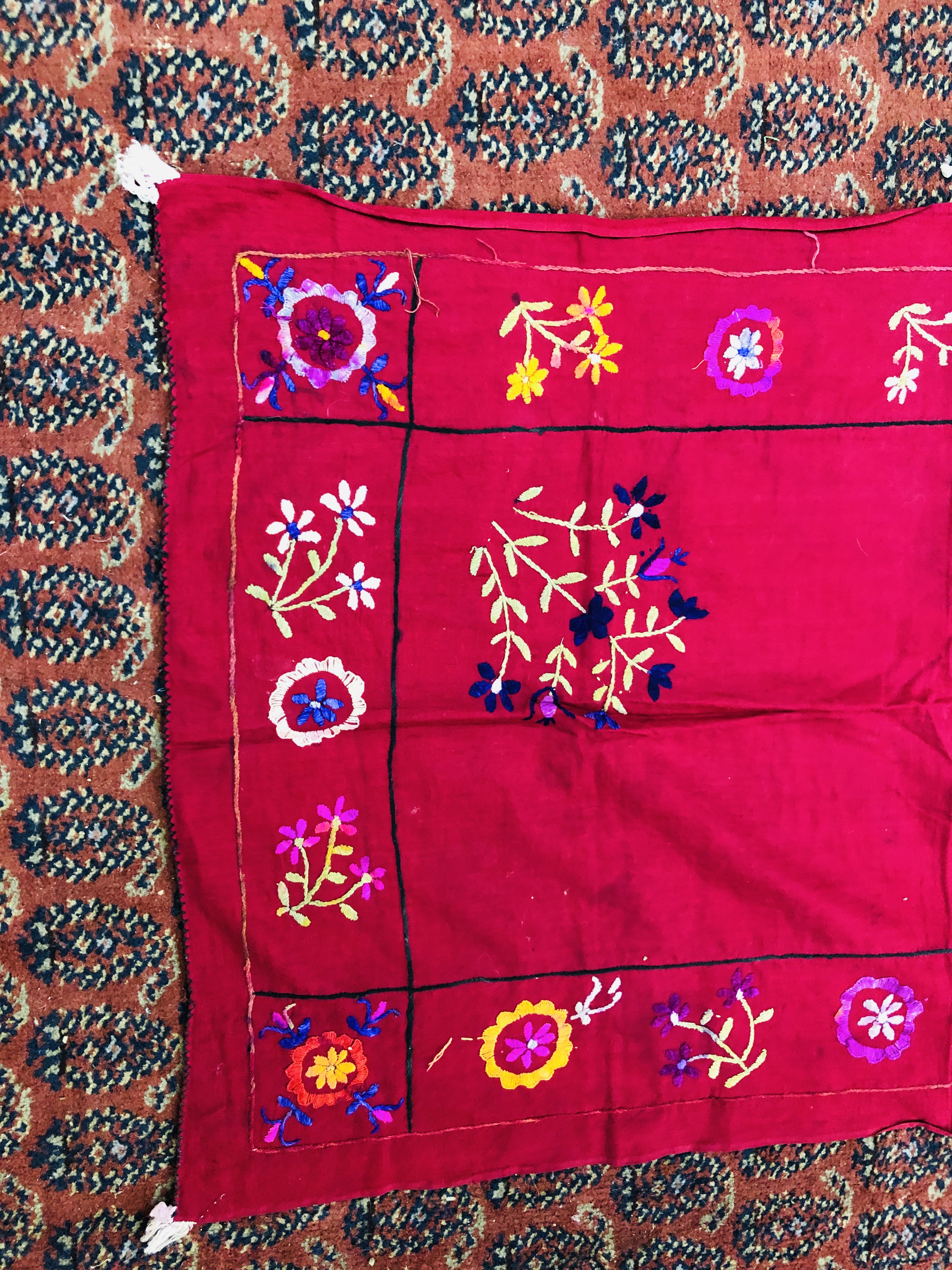 A GROUP OF SIX EASTERN AND ASIAN STYLE HAND CRAFTED NEEDLEWORK CLOTH AND SILK EMBROIDERY PANELS AND - Image 11 of 20
