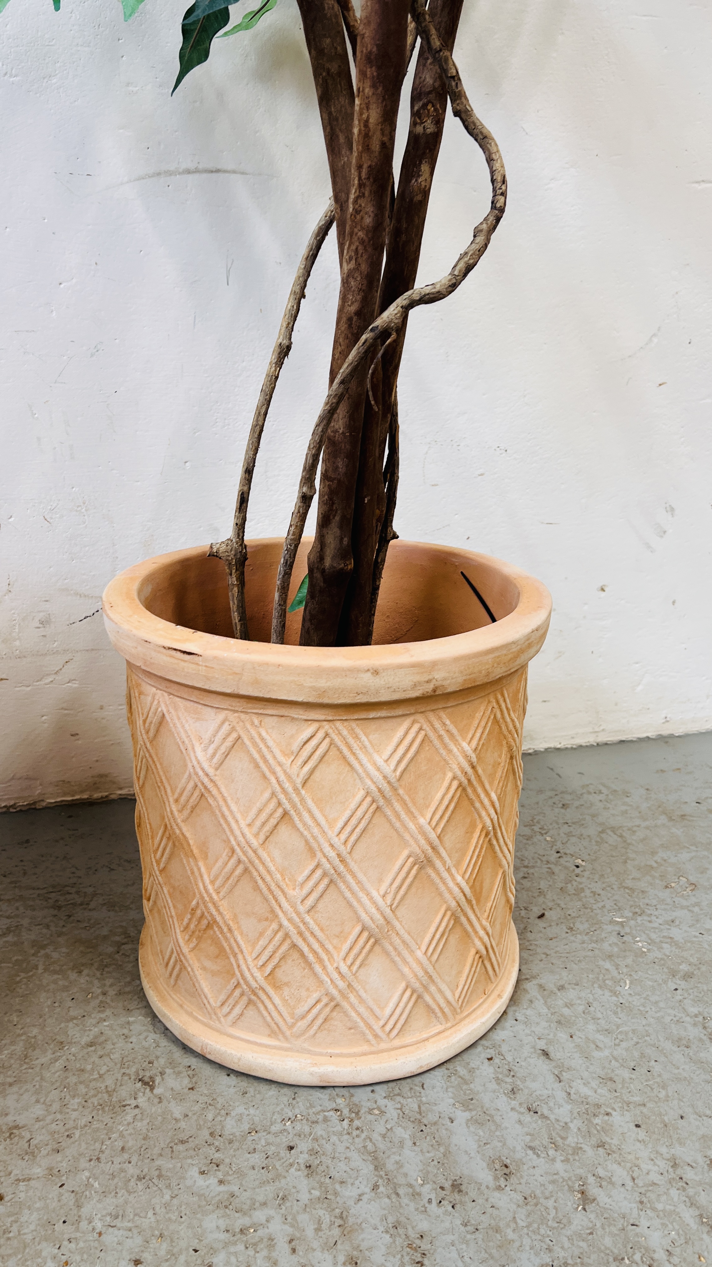 2 LARGE TERRACOTTA PLANT POTS INCLUDE DAXTON AND ARTIFICIAL TREE (THE LARGEST POT - DIAMETER 36CM) - Image 3 of 4