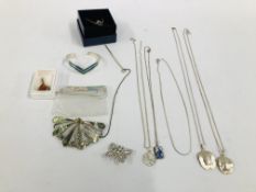 A GROUP OF MODERN WHITE METAL AND SILVER JEWELLERY TO DELFT AND AMBER PENDANTS,