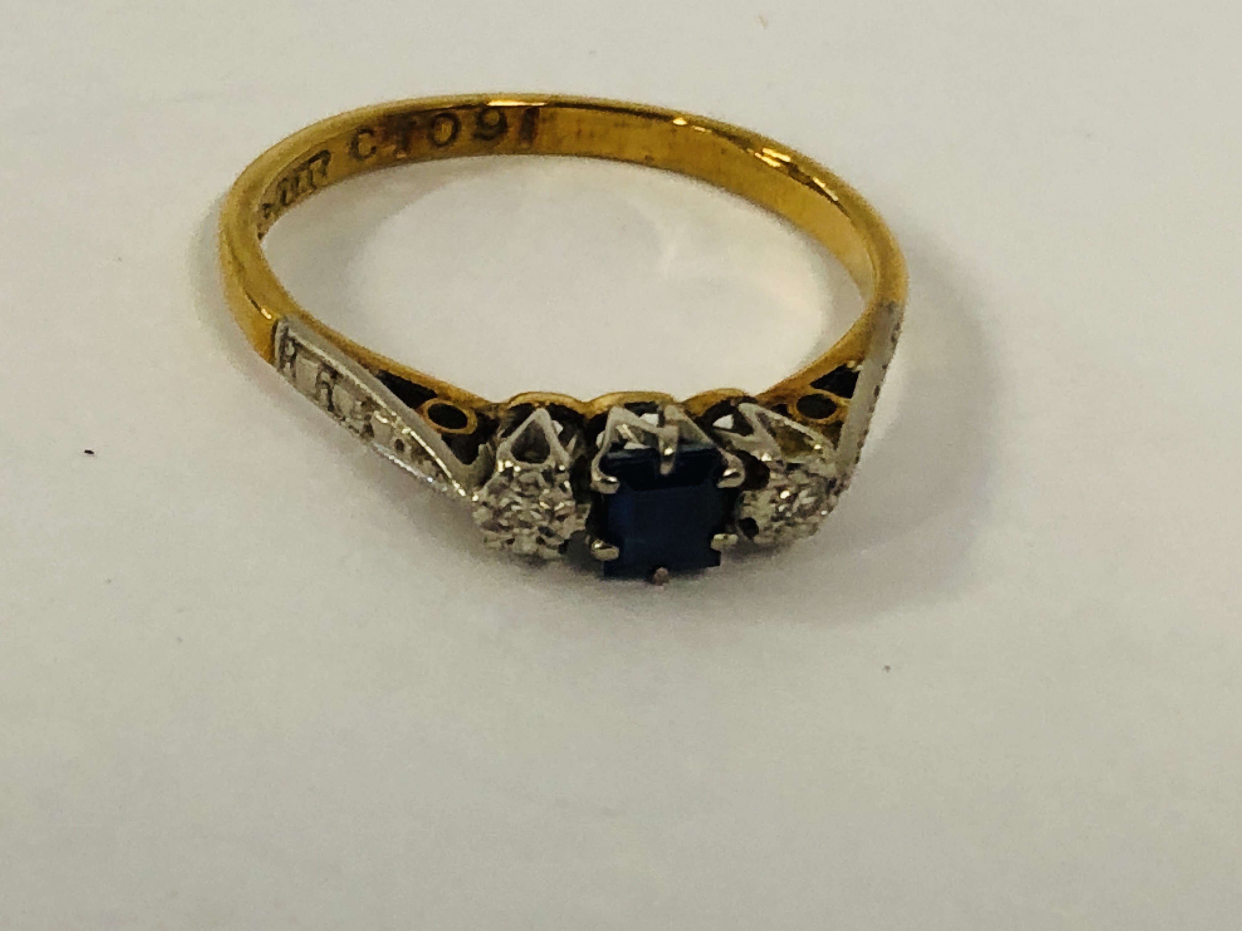 VINTAGE 18CT GOLD DIAMOND AND SAPPHIRE RING - Image 9 of 11