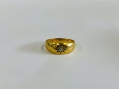 18CT GOLD GYPSY STYLE RING SET WITH A SINGLE OLD CUT DIAMOND.