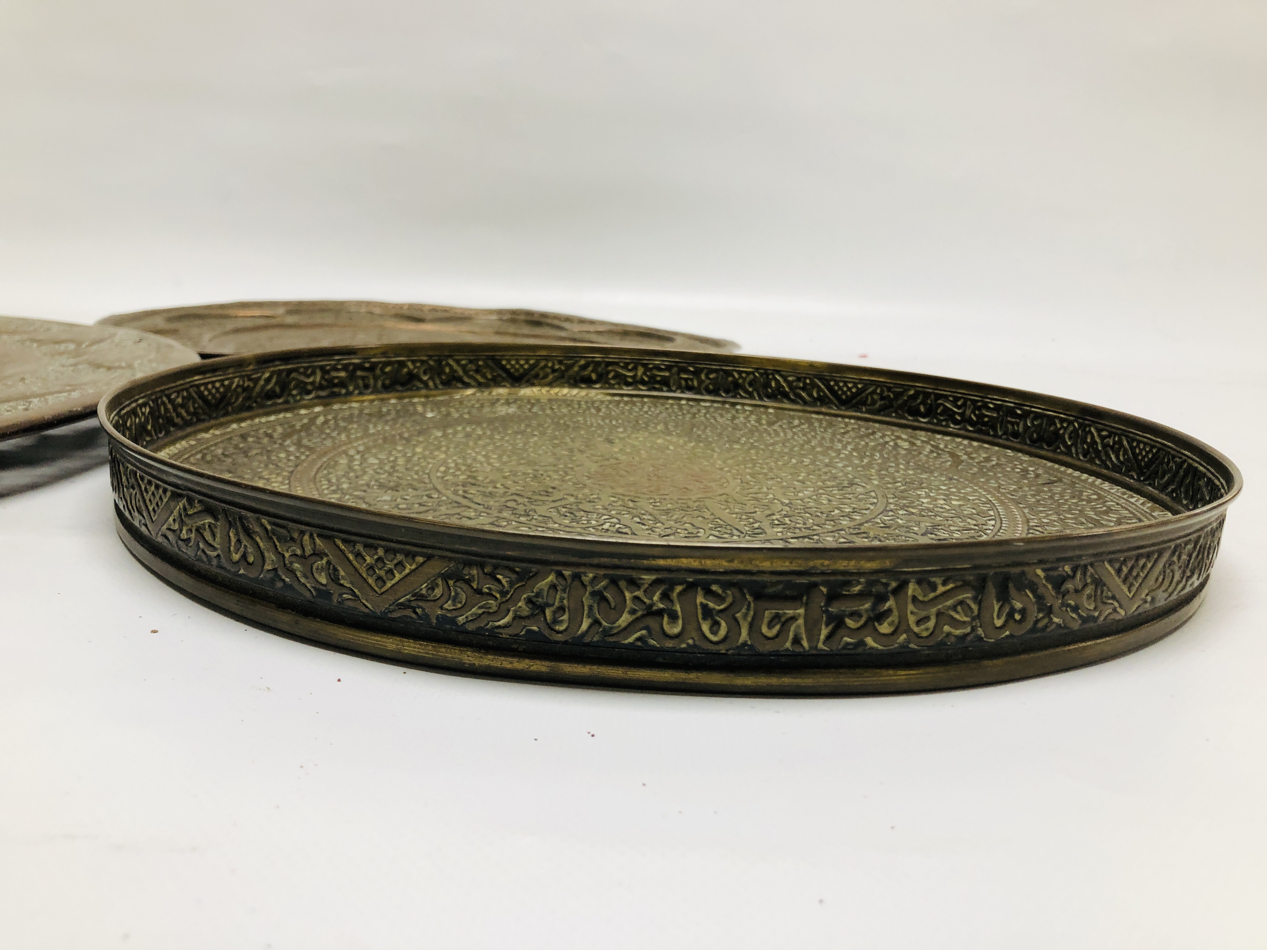 A GROUP OF MIDDLE EASTERN AND ASIAN METAL WARE COMPRISING OF TWO CHARGERS OF PIERCED DESIGN AND A - Image 3 of 8