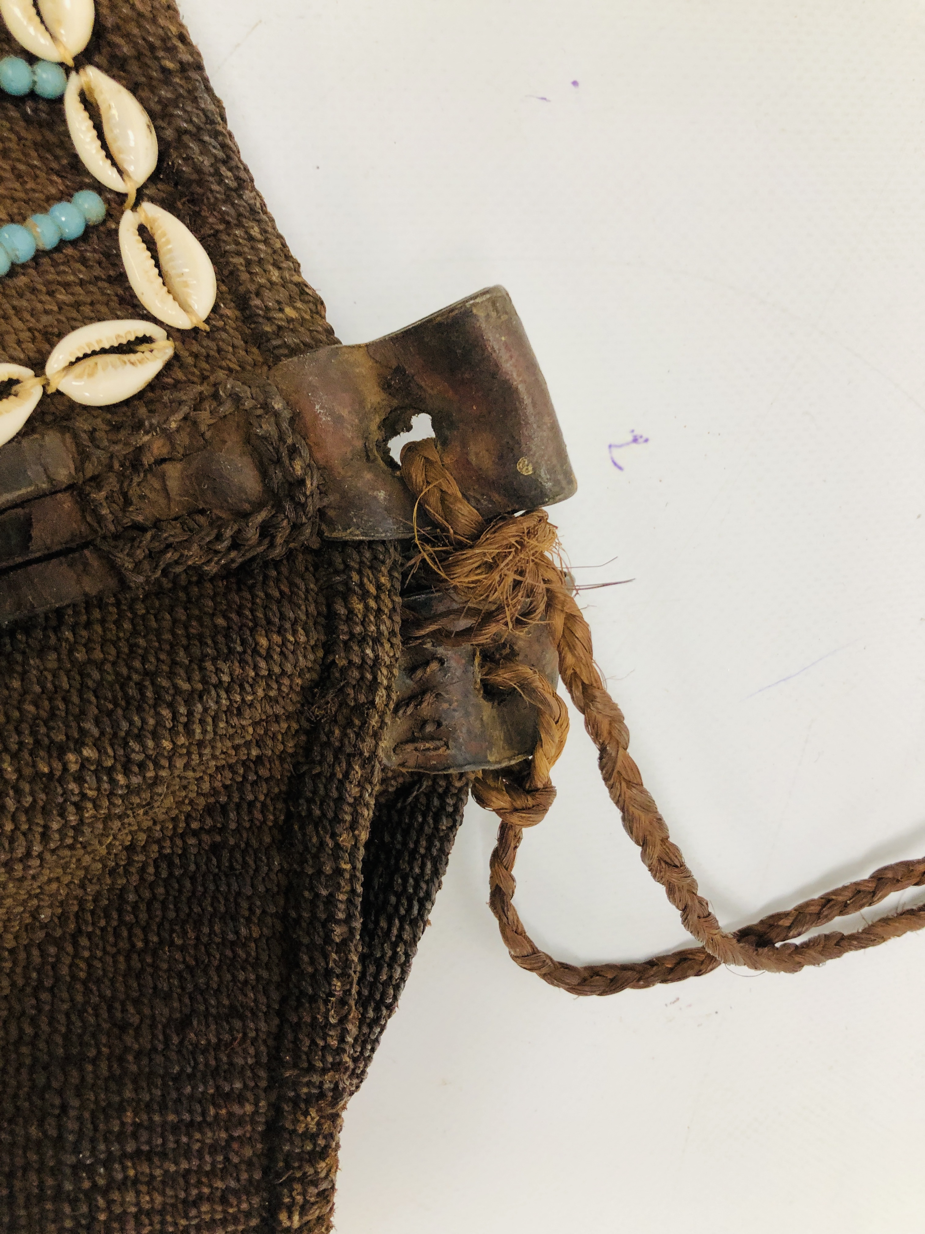 AN AFRICAN KIKUYU BAG APPLIED WITH COWRIE SHELLS AND BEADS - Image 5 of 8