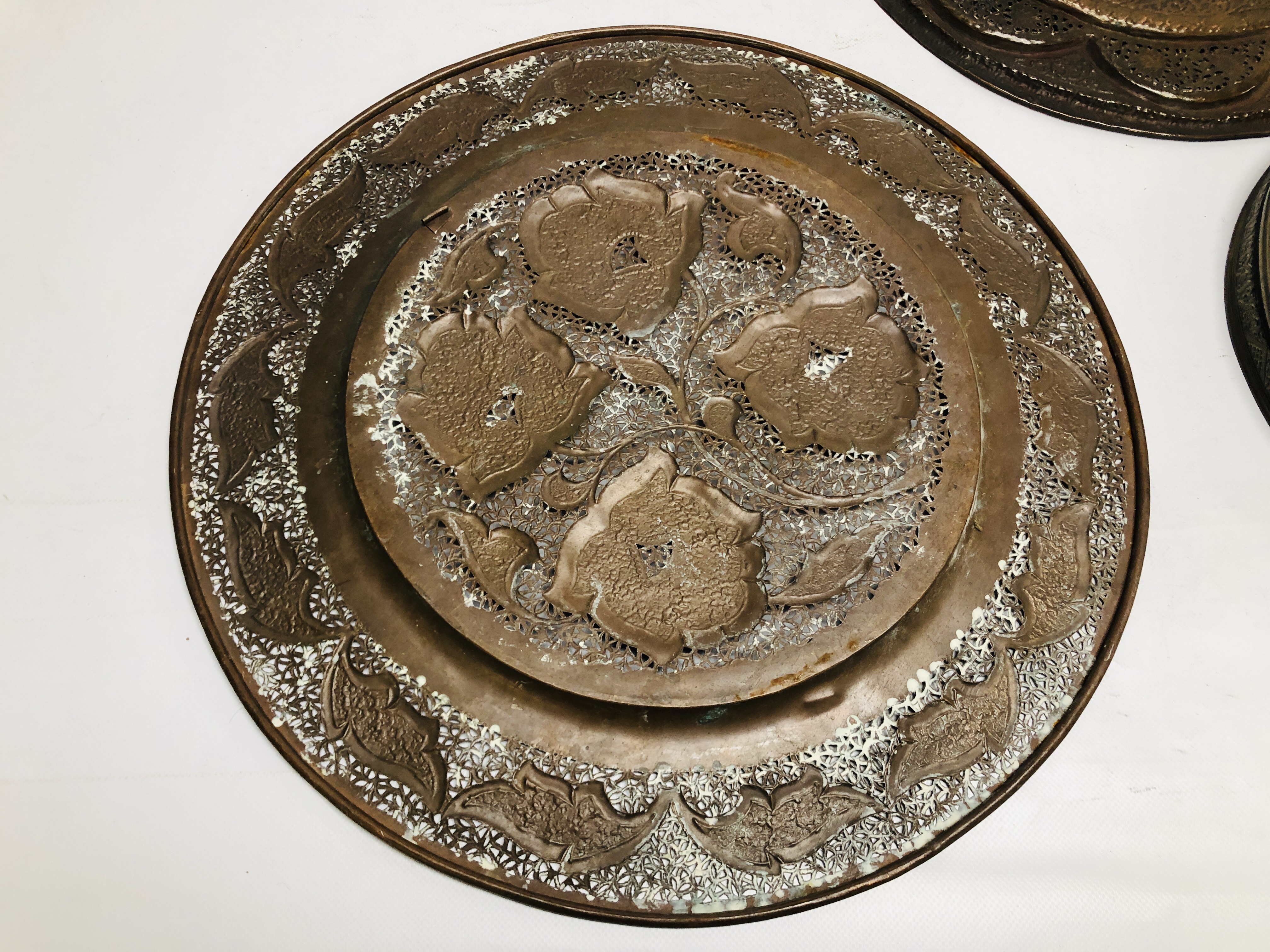 A GROUP OF MIDDLE EASTERN AND ASIAN METAL WARE COMPRISING OF TWO CHARGERS OF PIERCED DESIGN AND A - Image 8 of 8