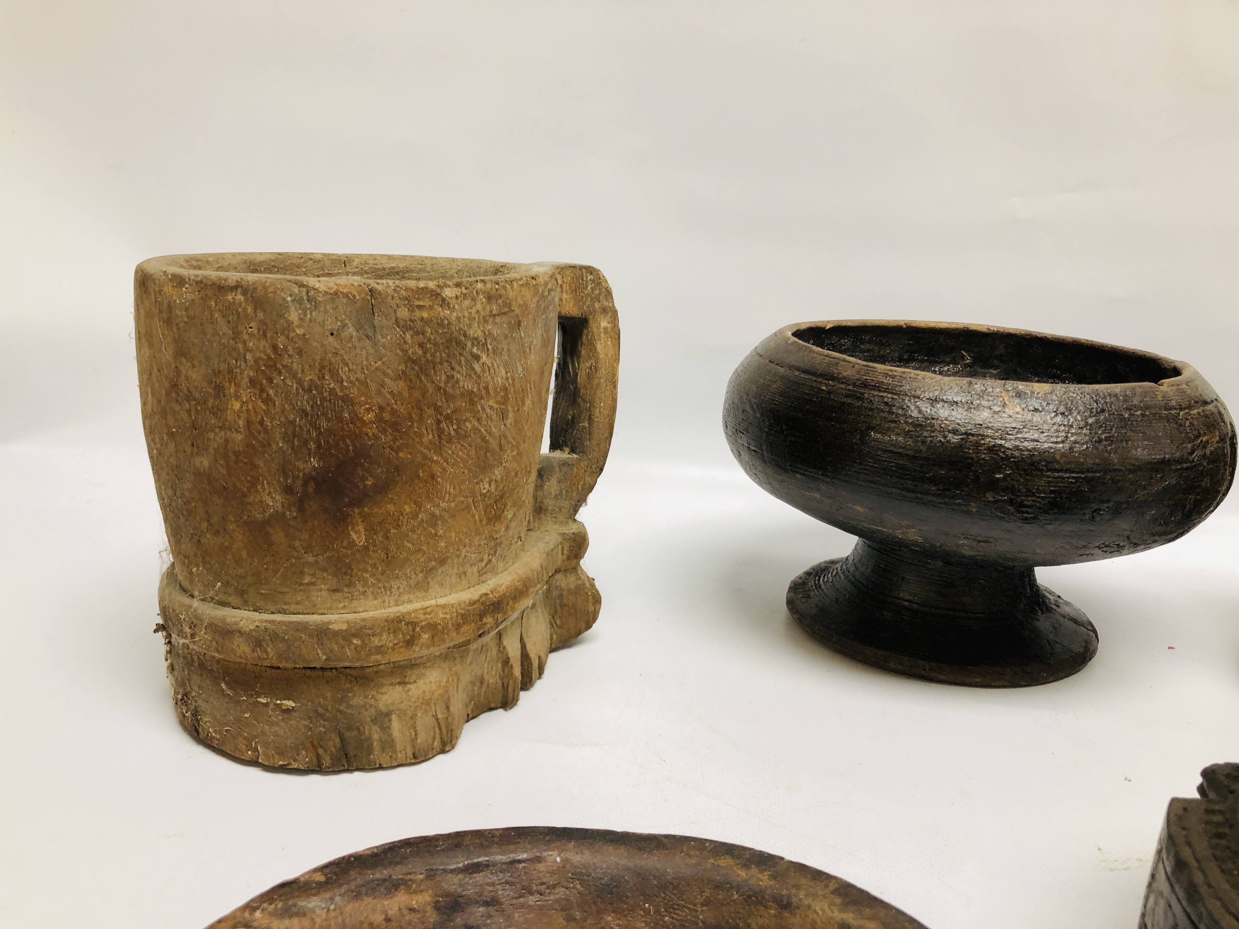 A GROUP OF MAINLY ETHNIC HARDWOOD CARVED ARTIFACTS COMPRISING OF VARIOUS VESSELS AND CANDLE HOLDERS - Image 2 of 9